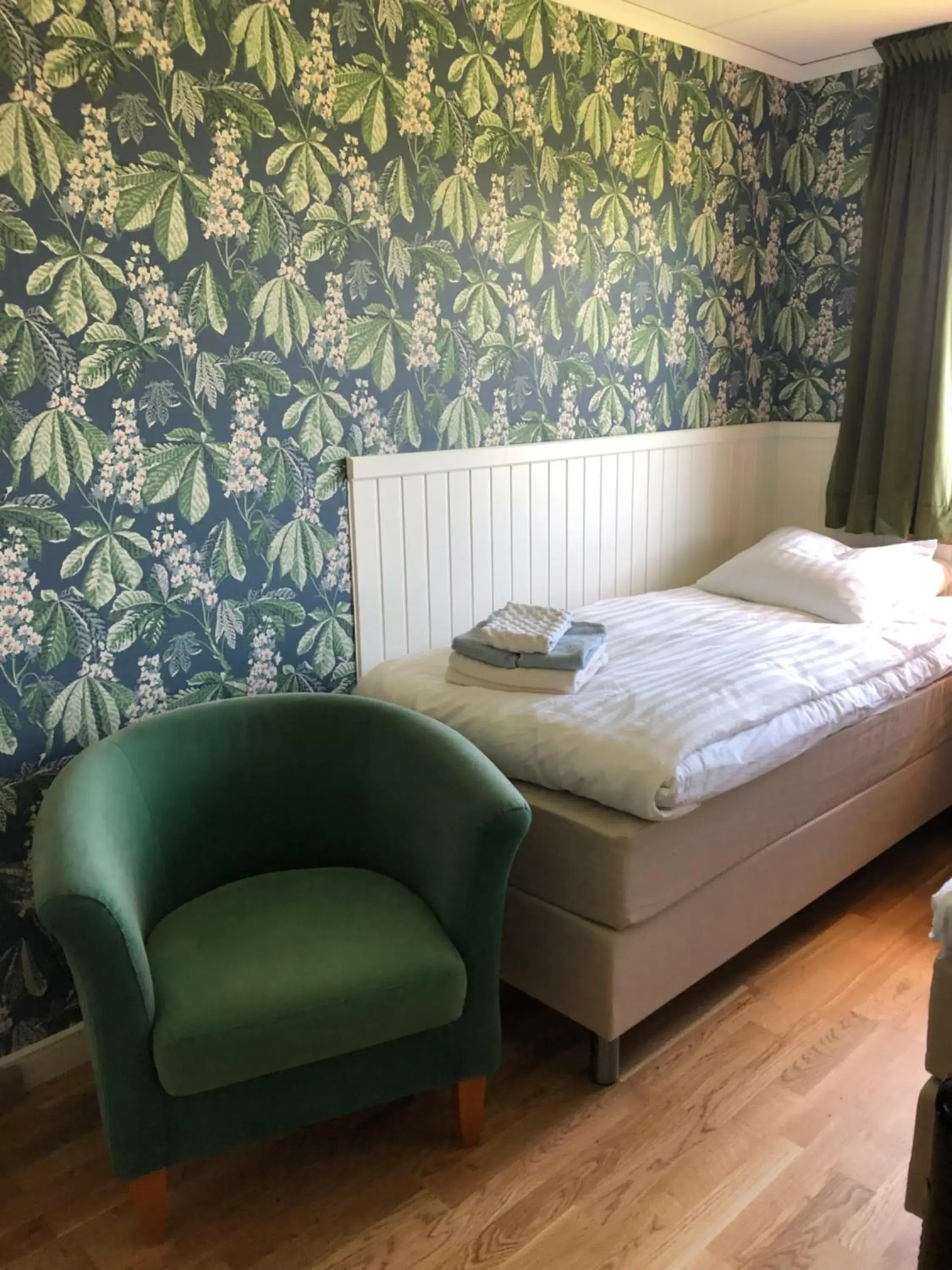 Small Twin Room - single occupancy in Bjälbo Gästhus B&B Small Twin Room - single occupancy in Bjälbo Gästhus B&B