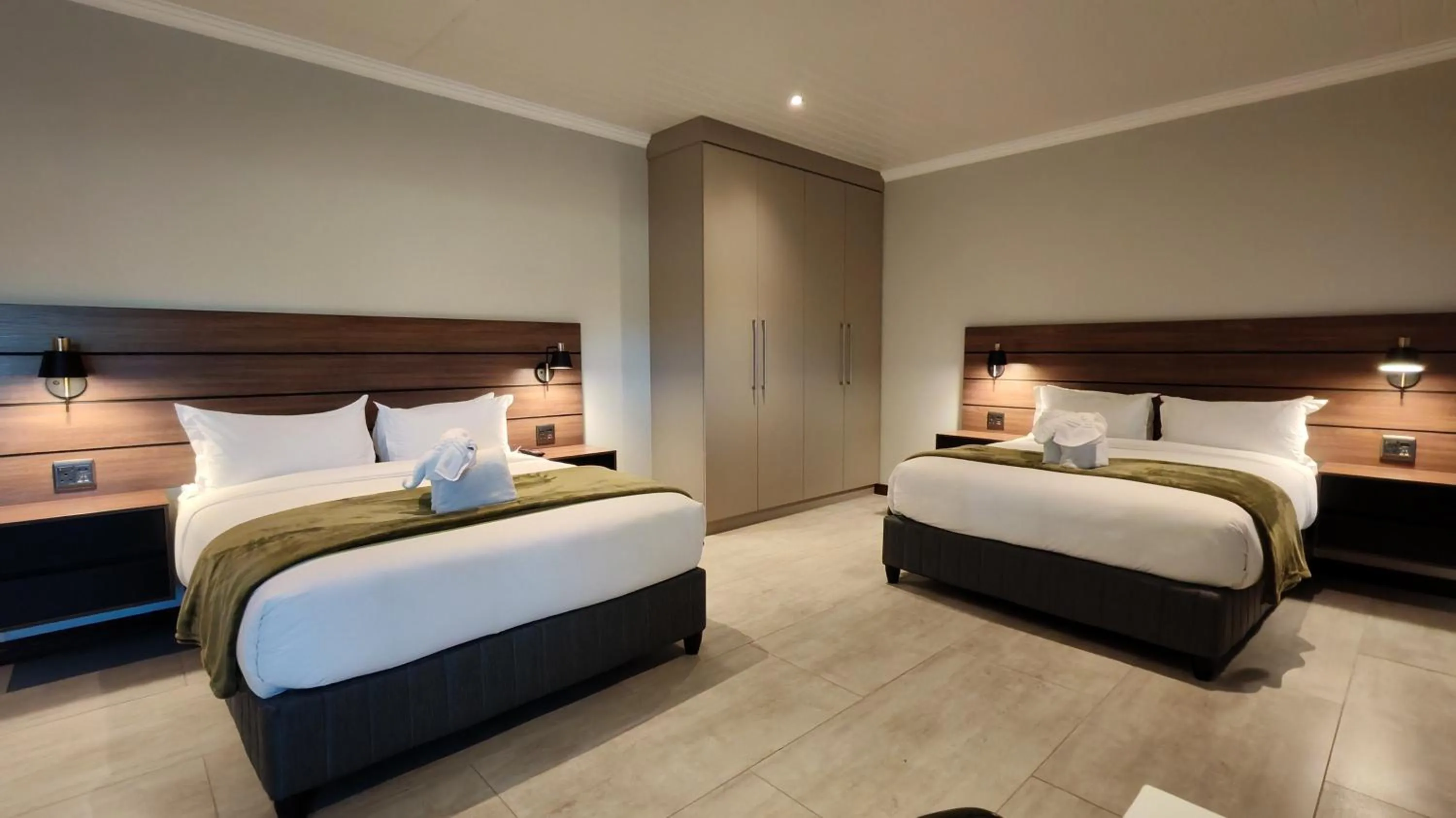 Photo of the whole room, Bed in Monte Christo Hotel