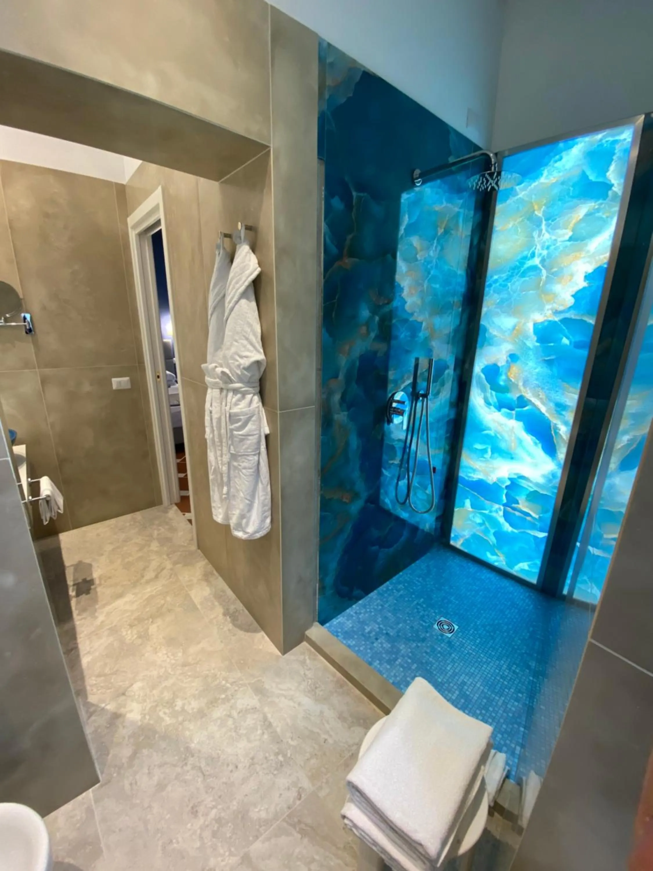 Shower in Hotel Atlantic Palace