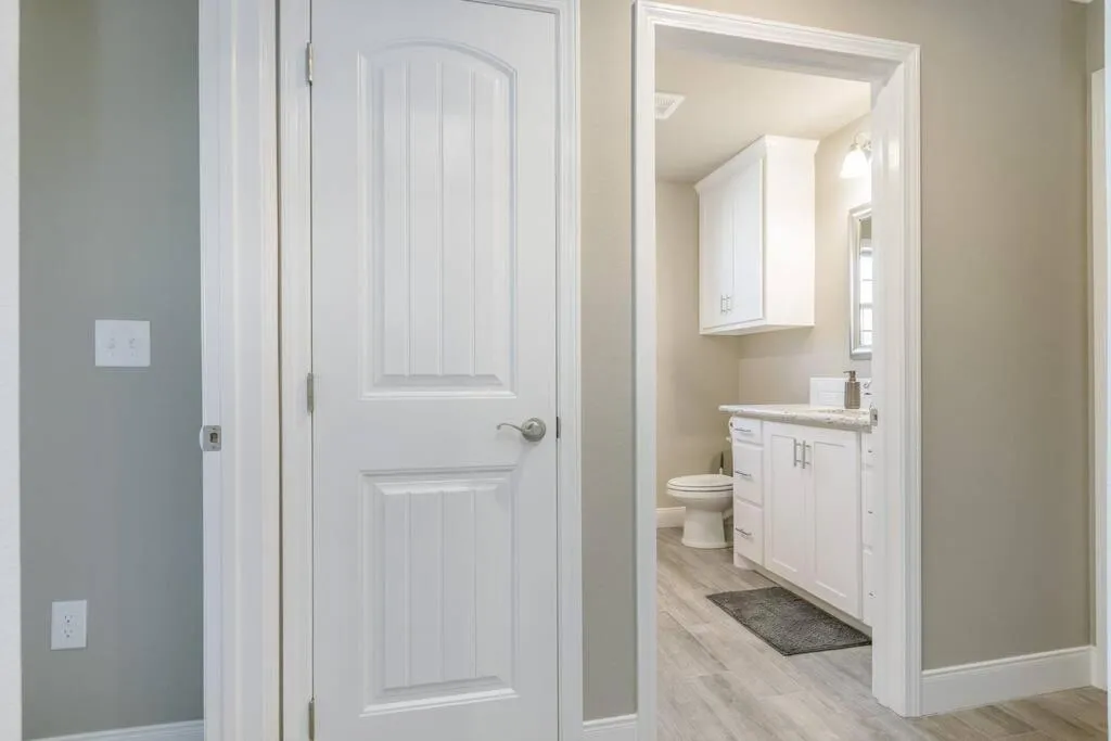 Bathroom in Beautifully Decorated New Home, King Bed, Washer/Dryer & Fully Stocked Kitchen