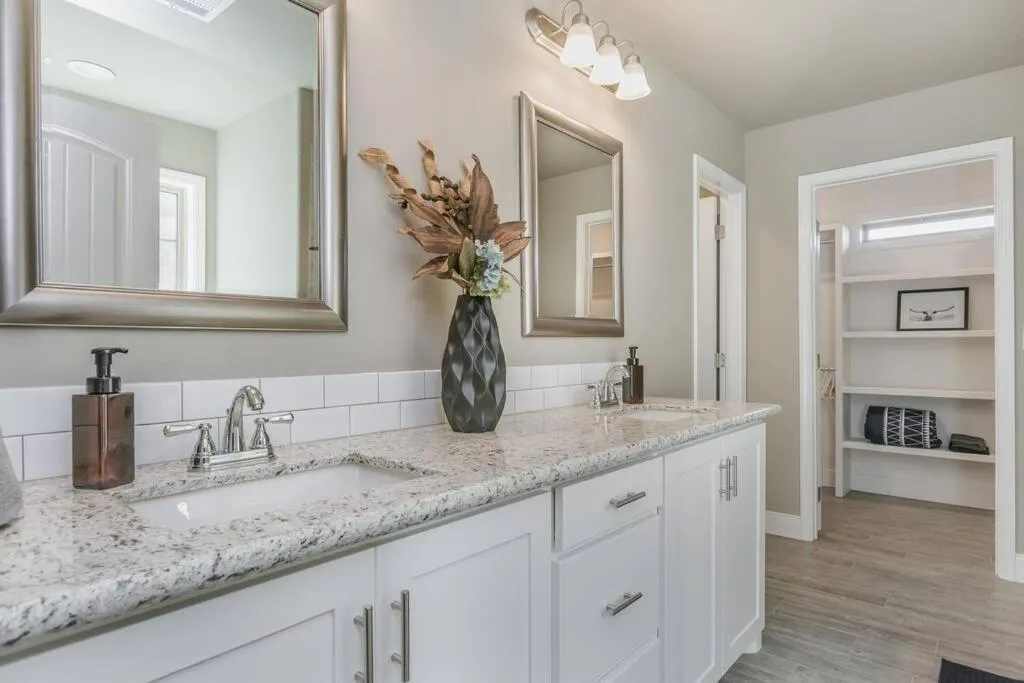 Bathroom in Beautifully Decorated New Home, King Bed, Washer/Dryer & Fully Stocked Kitchen