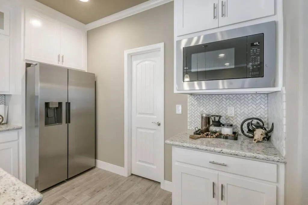 Coffee/tea facilities in Beautifully Decorated New Home, King Bed, Washer/Dryer & Fully Stocked Kitchen