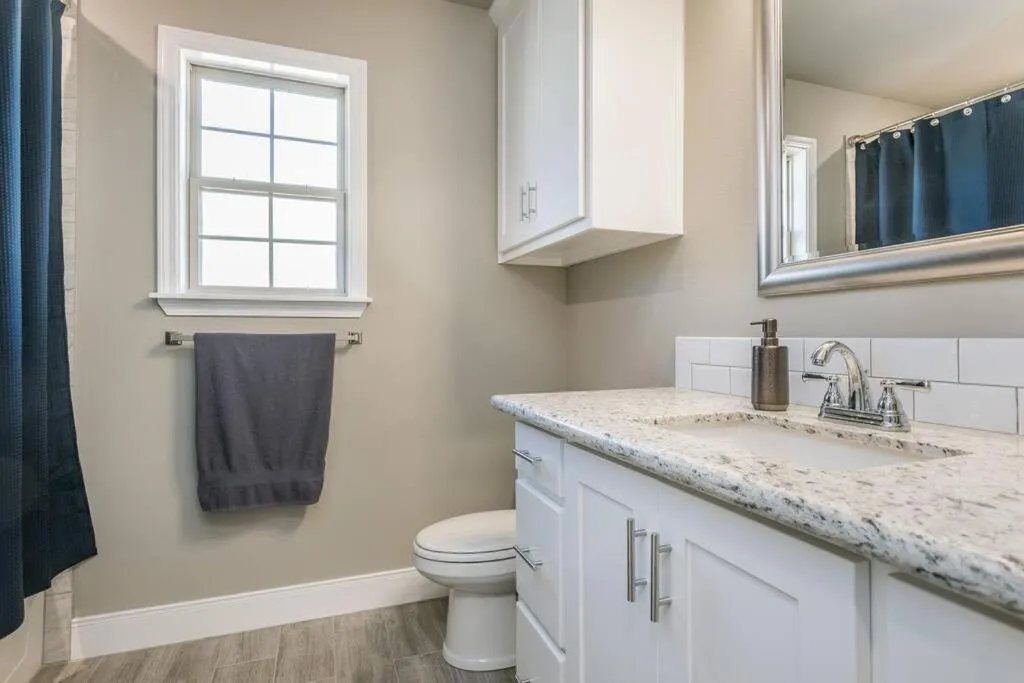 Bathroom in Beautifully Decorated New Home, King Bed, Washer/Dryer & Fully Stocked Kitchen