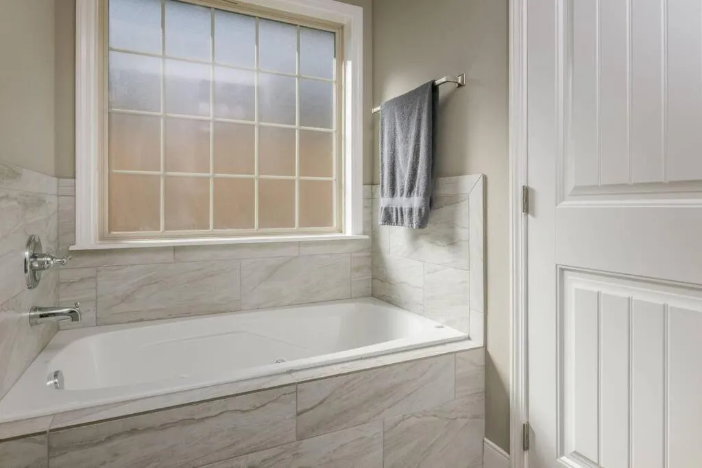 Bathroom in Beautifully Decorated New Home, King Bed, Washer/Dryer & Fully Stocked Kitchen