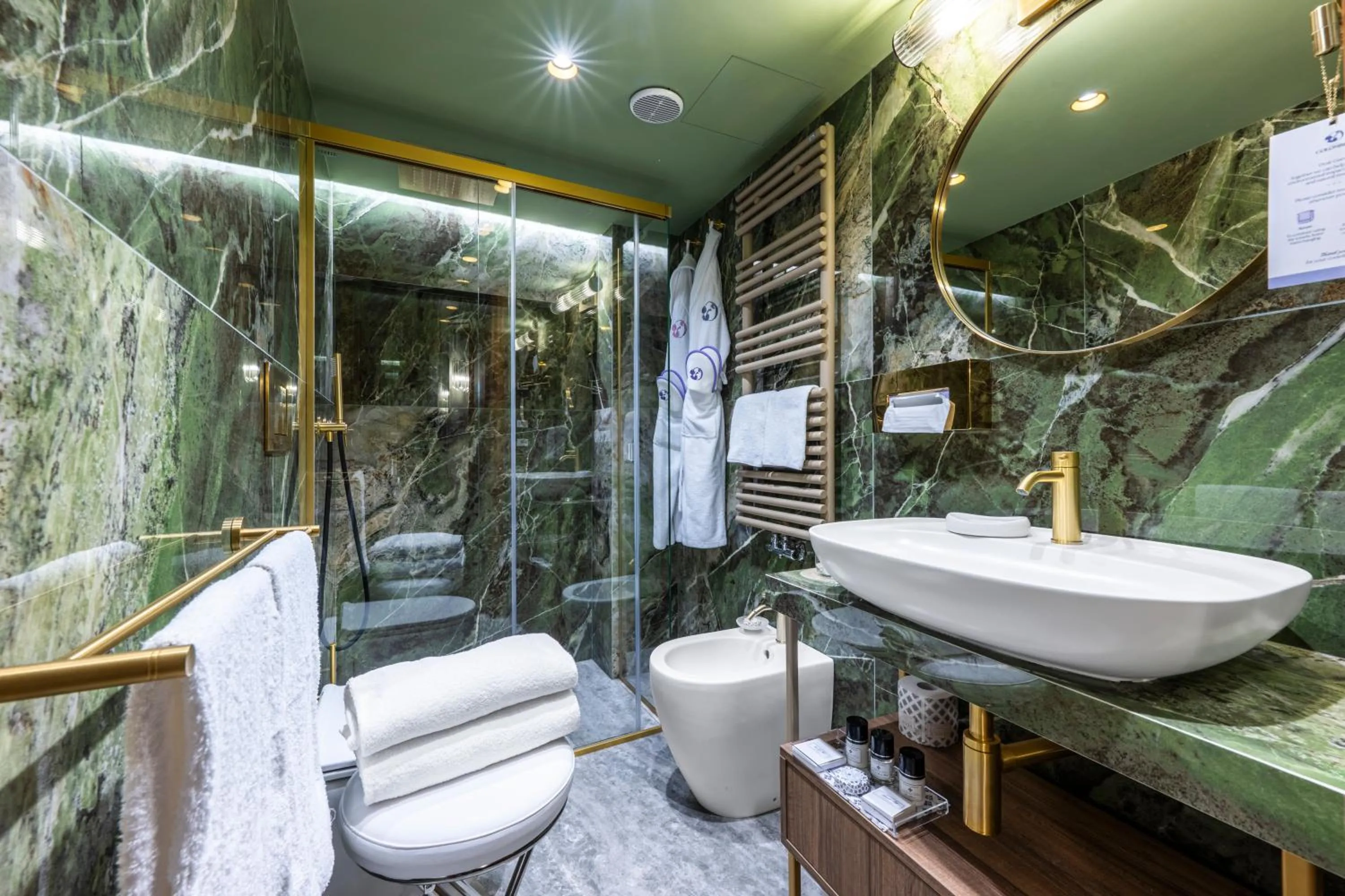 Shower in Hotel Colombina