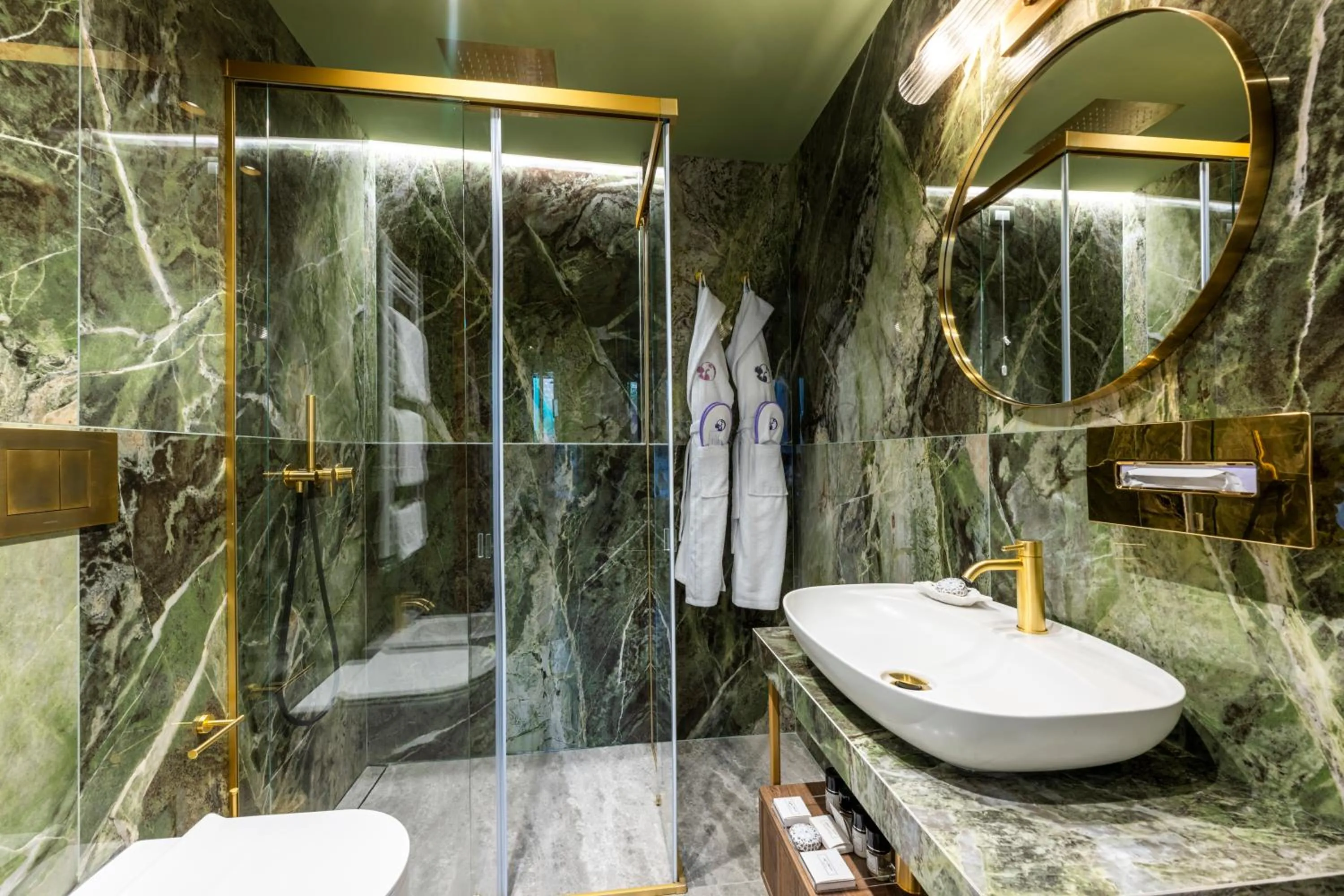 Shower in Hotel Colombina