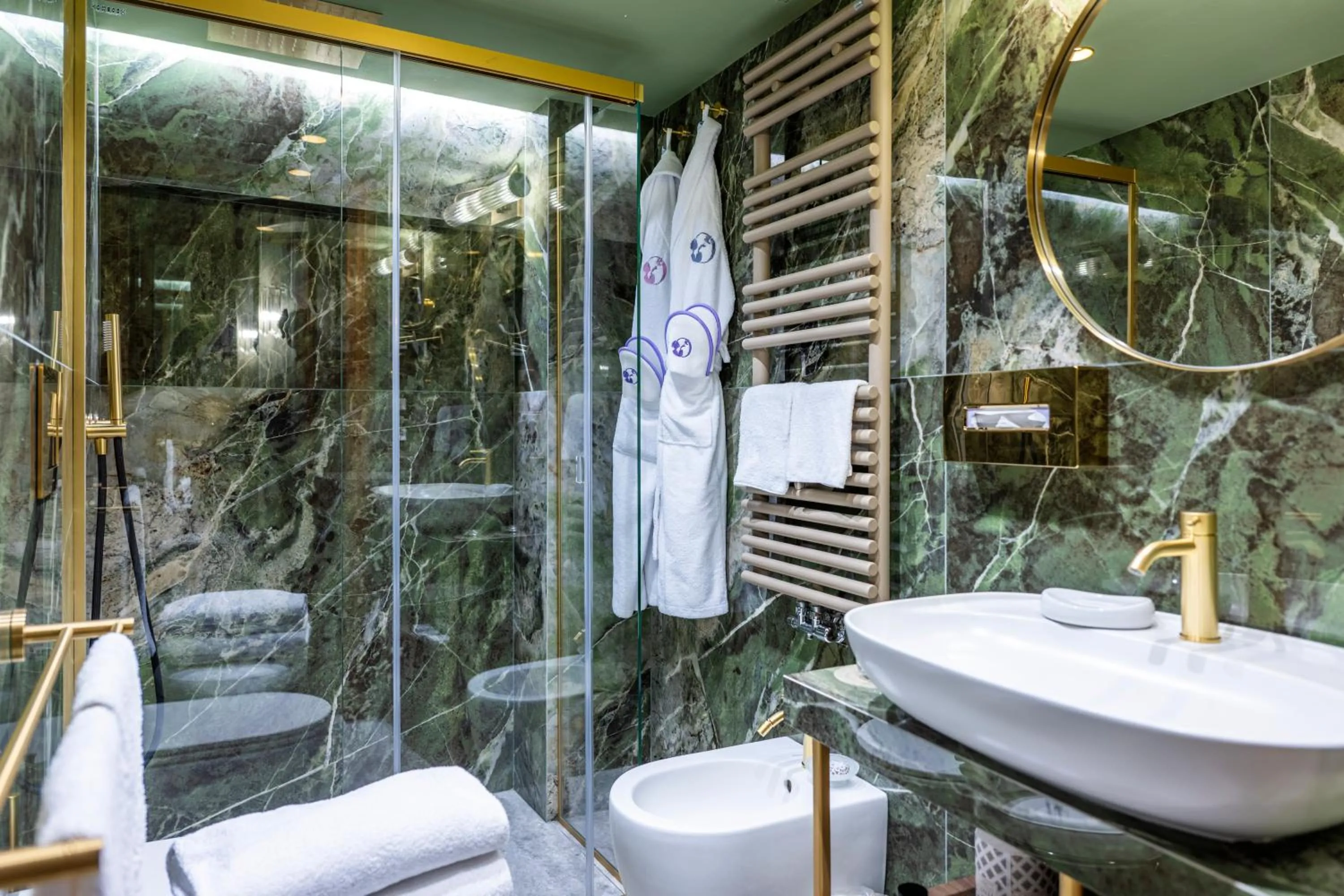 Shower in Hotel Colombina