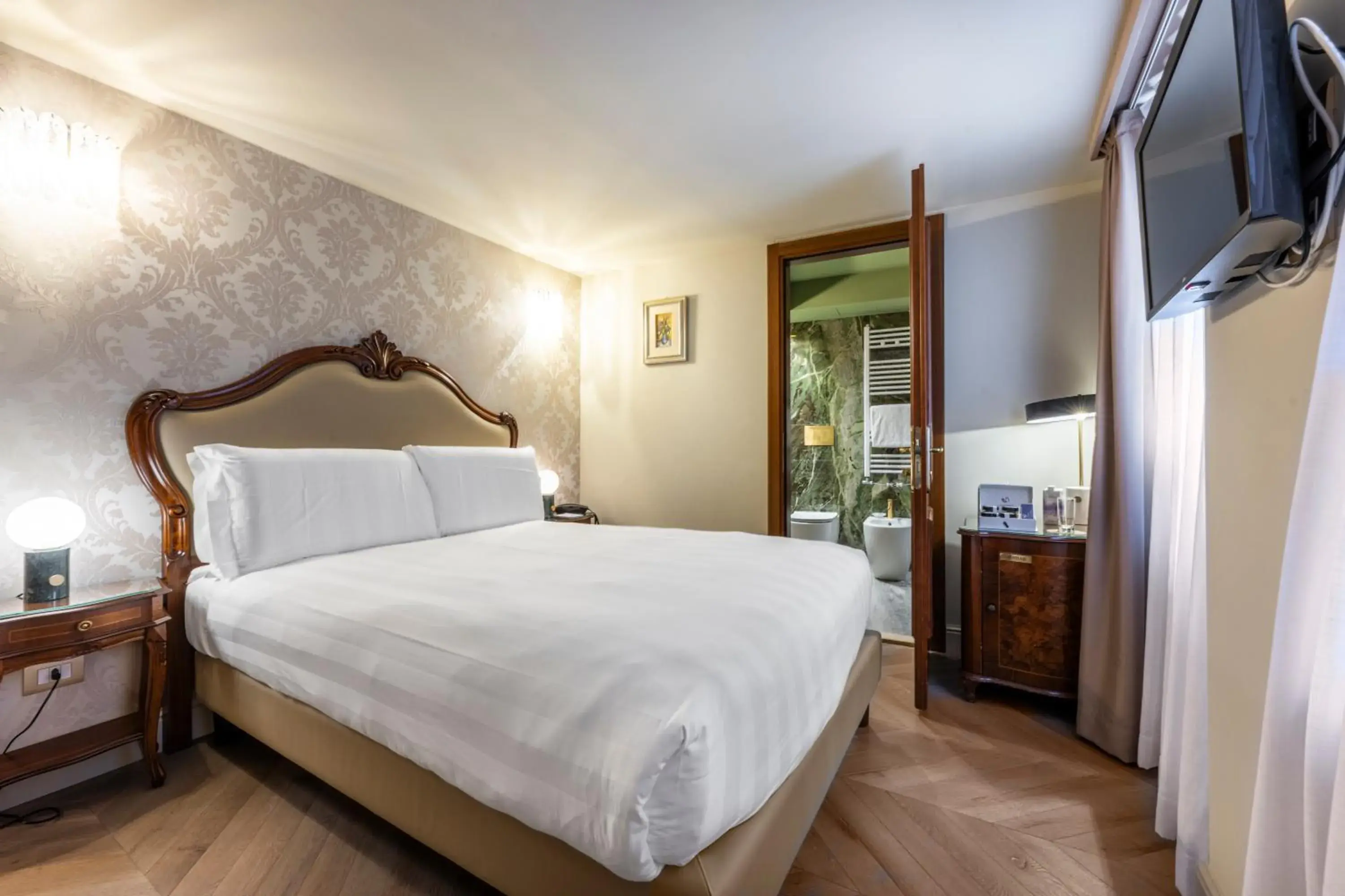 Queen Room in Hotel Colombina Queen Room in Hotel Colombina