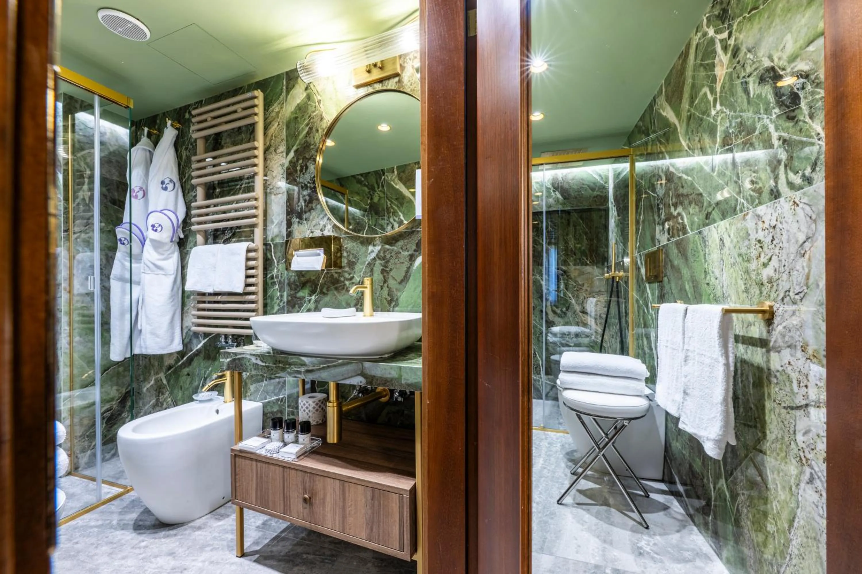 Shower in Hotel Colombina