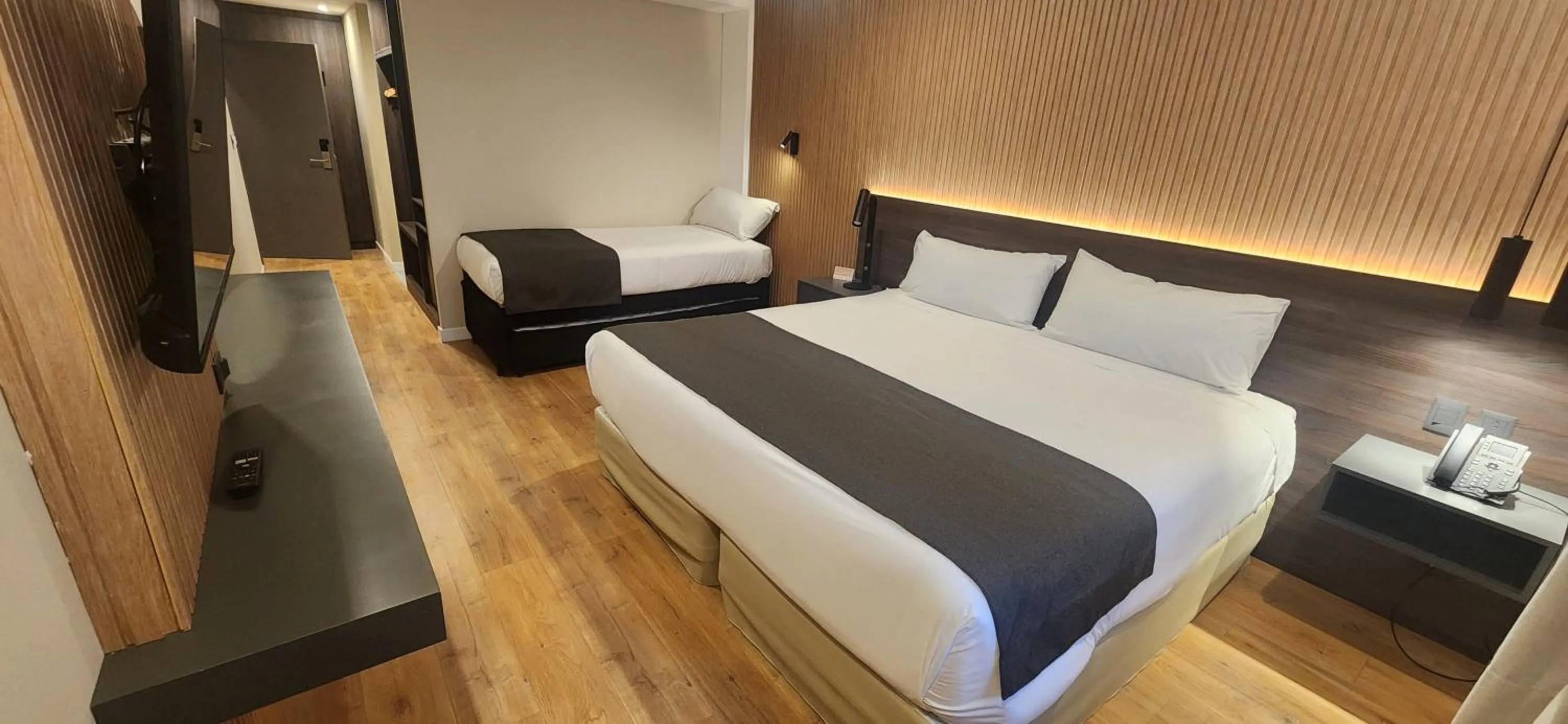 Bedroom, Bed in Hotel Canal Beagle