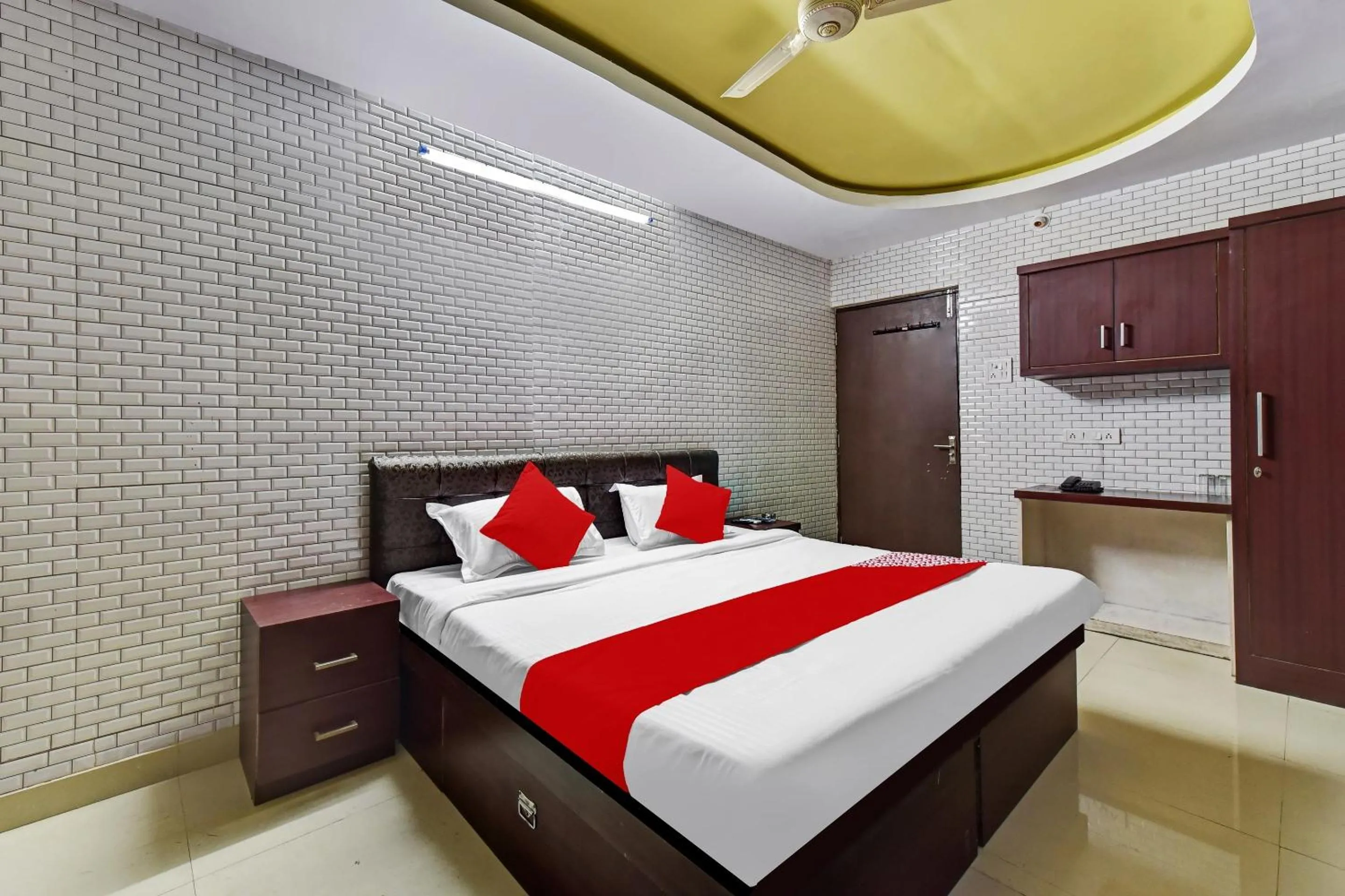 Bedroom, Bed in Hotel O Eleven Hotel & Banquet