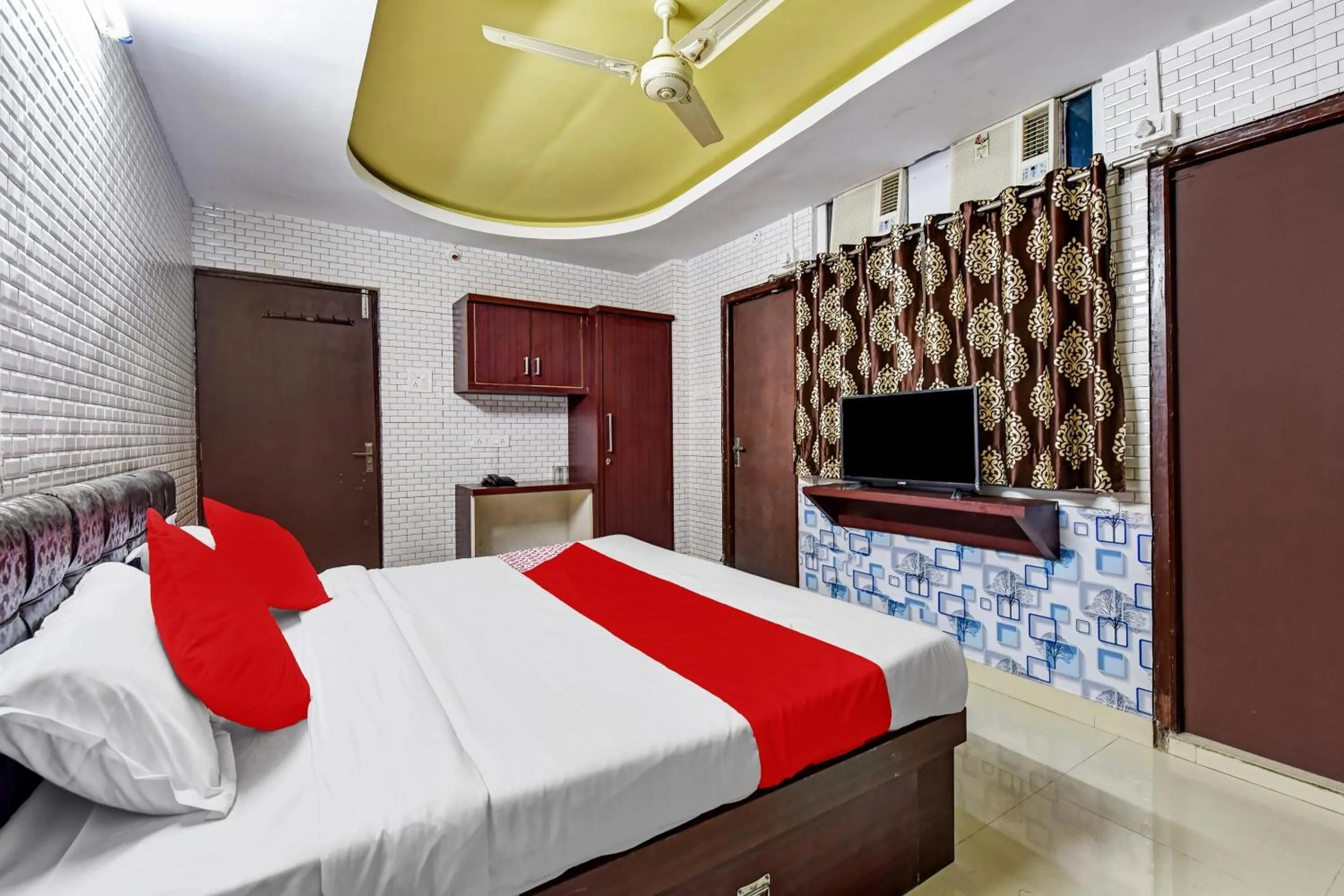 Bedroom, Bed in Hotel O Eleven Hotel & Banquet