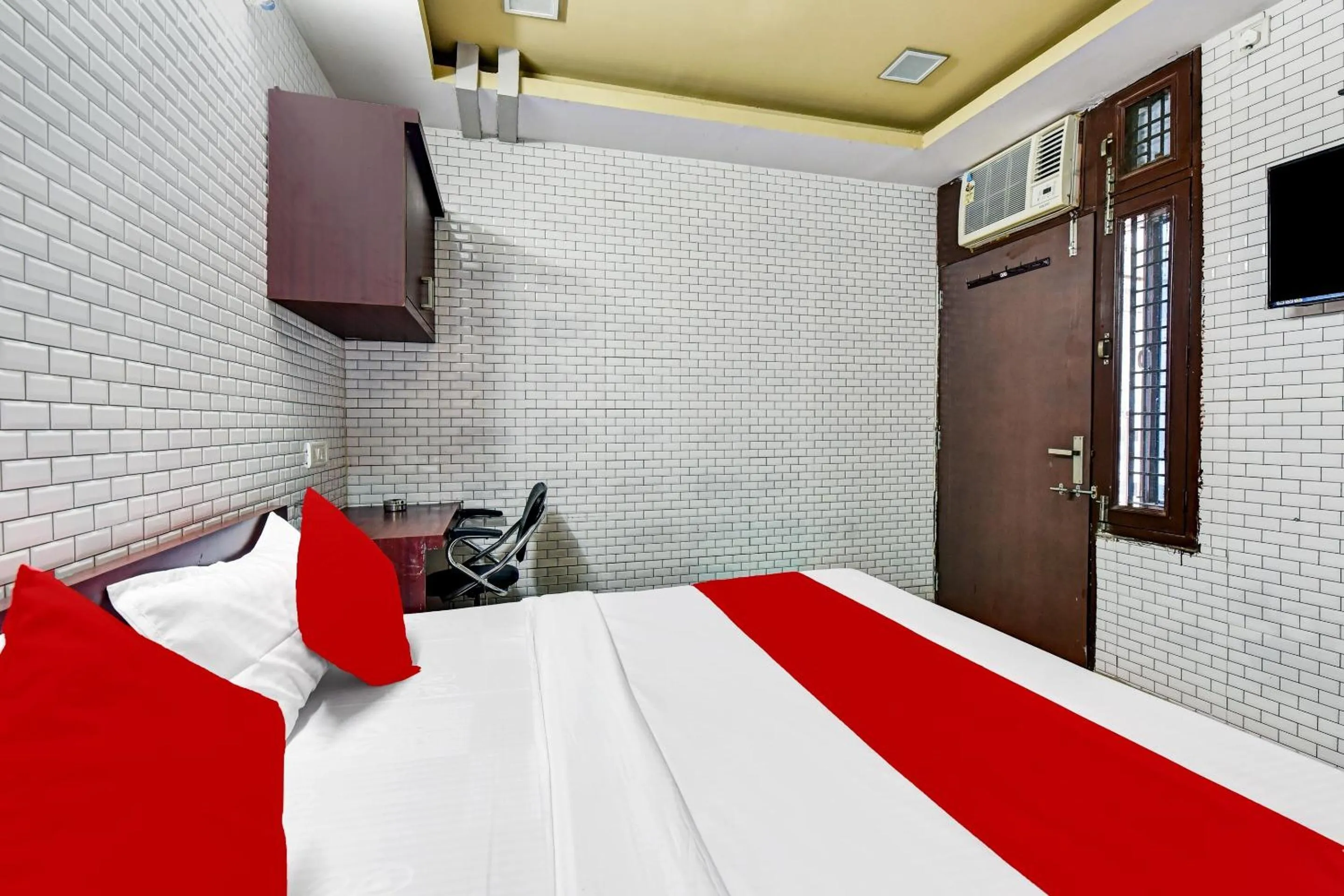 Bedroom, Bed in Hotel O Eleven Hotel & Banquet