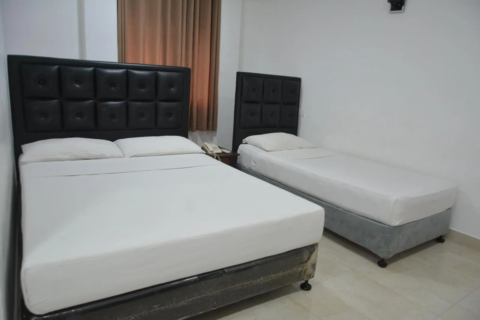 Bed in Saasha City Hotel