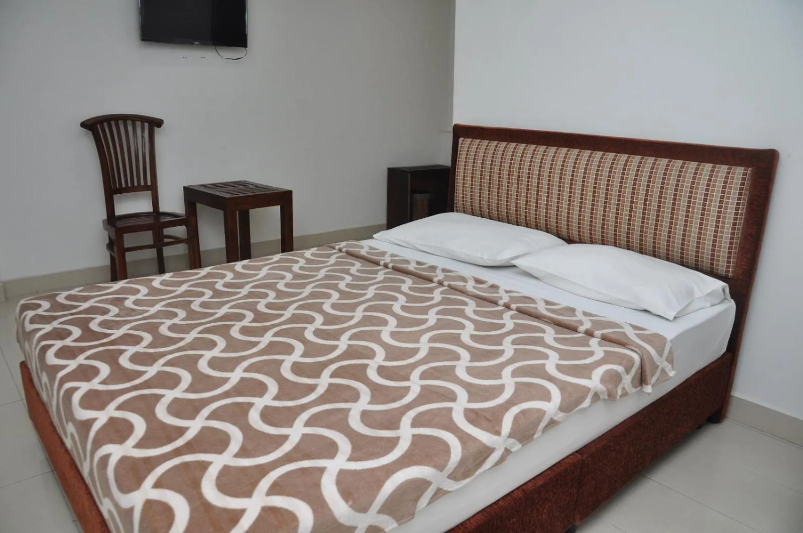 Bed in Saasha City Hotel