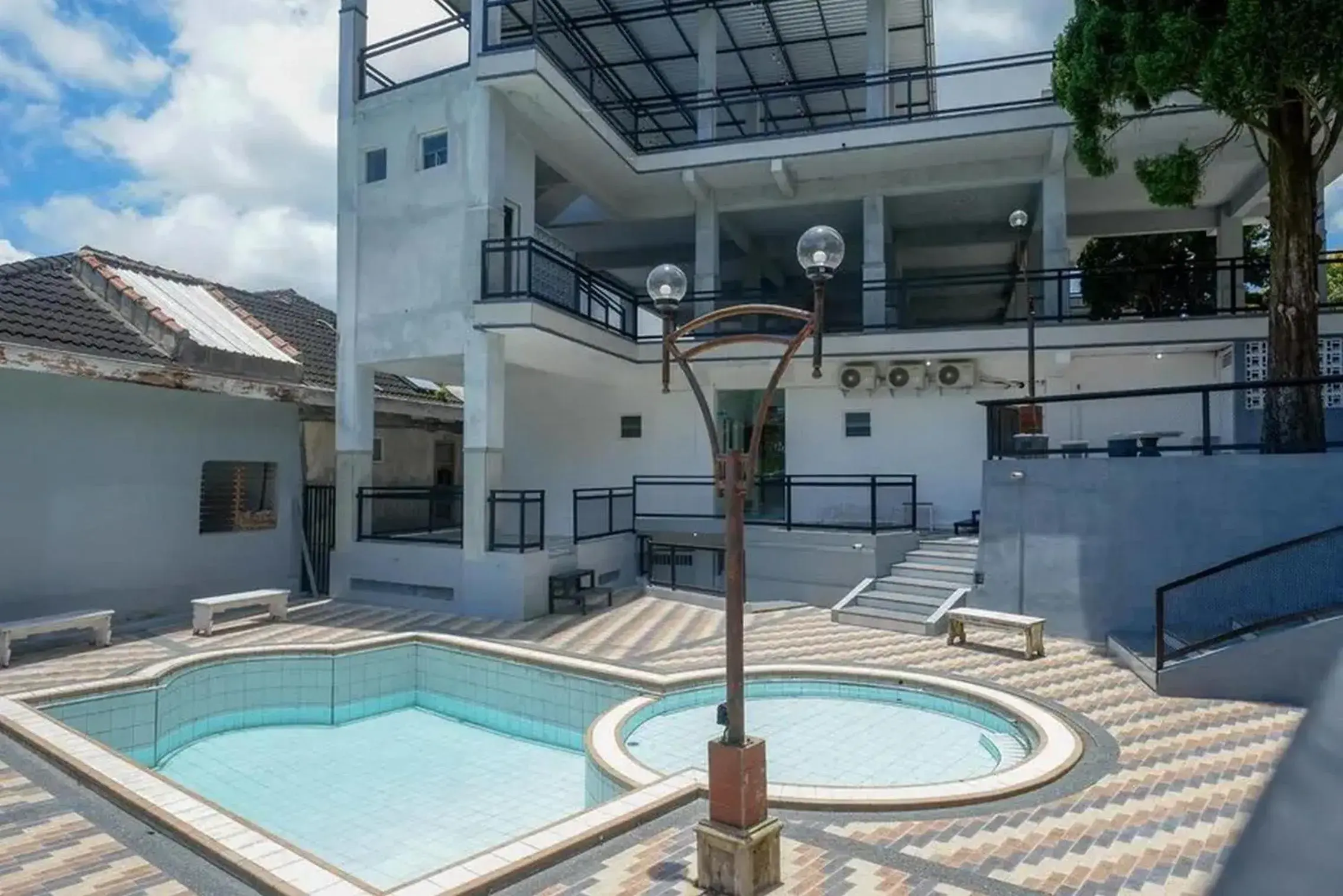 RedDoorz Plus near Taman Rekreasi Selecta 2 RedDoorz Plus near Taman Rekreasi Selecta 2