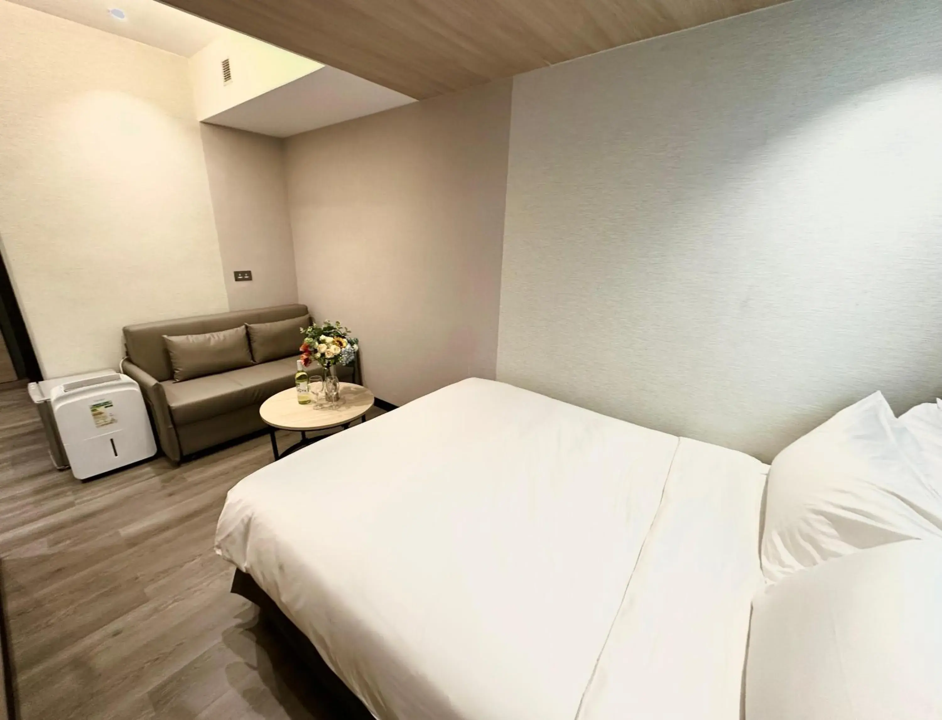 Bed in Modena by Fraser Hong Kong Bed in Modena by Fraser Hong Kong