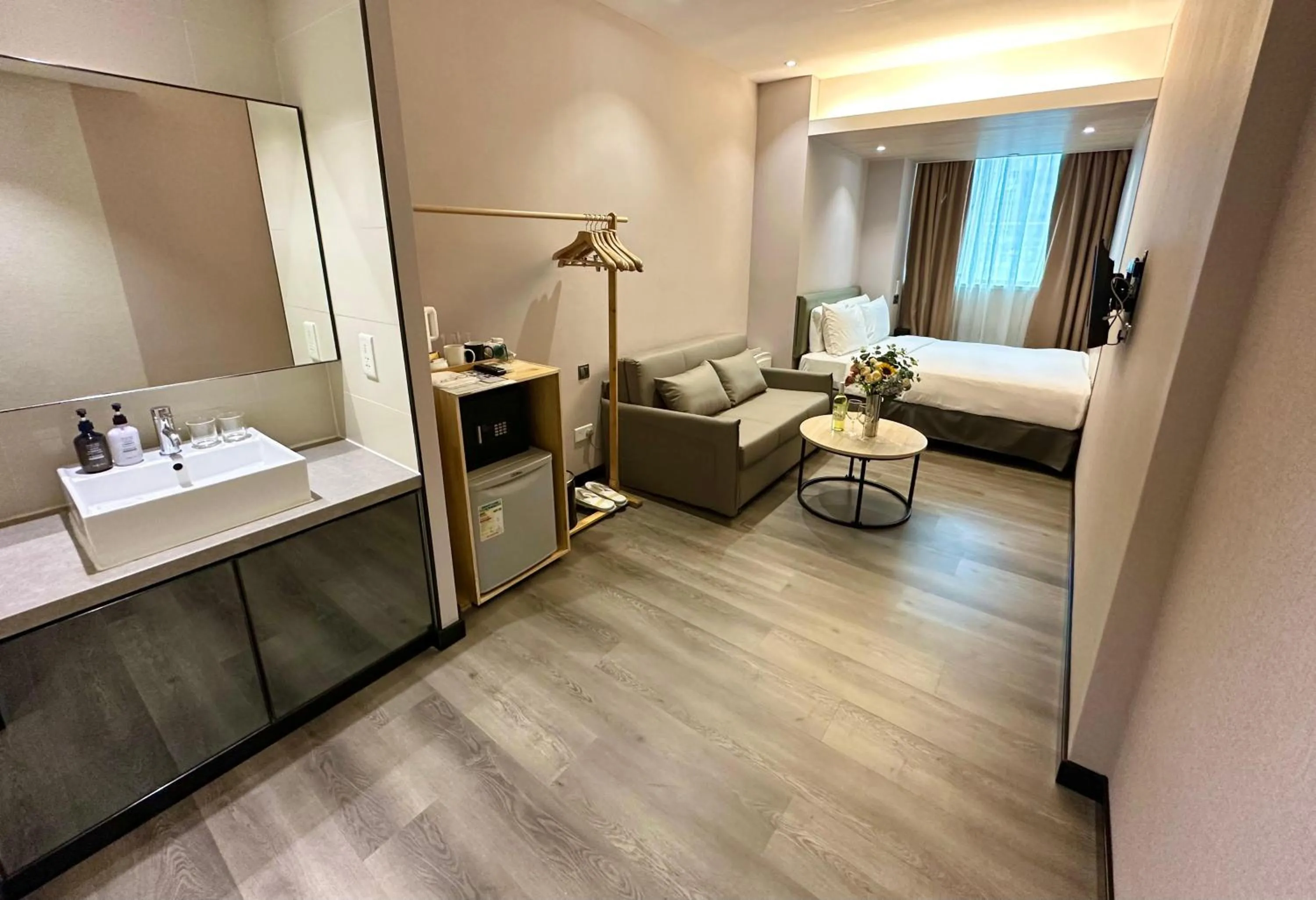 Bed in Modena by Fraser Hong Kong