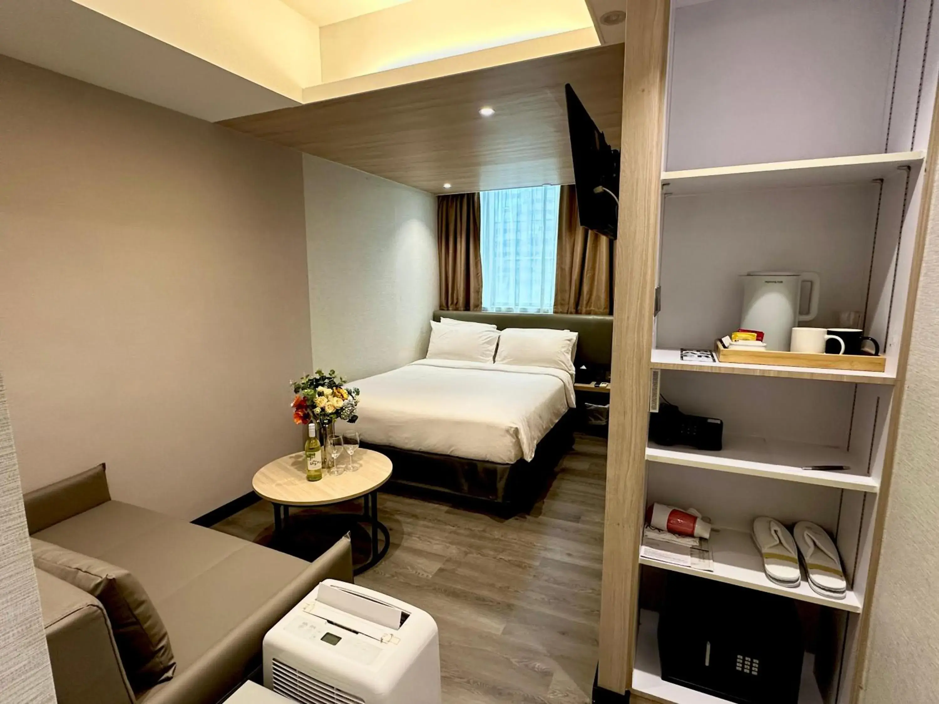 Bed in Modena by Fraser Hong Kong Bed in Modena by Fraser Hong Kong