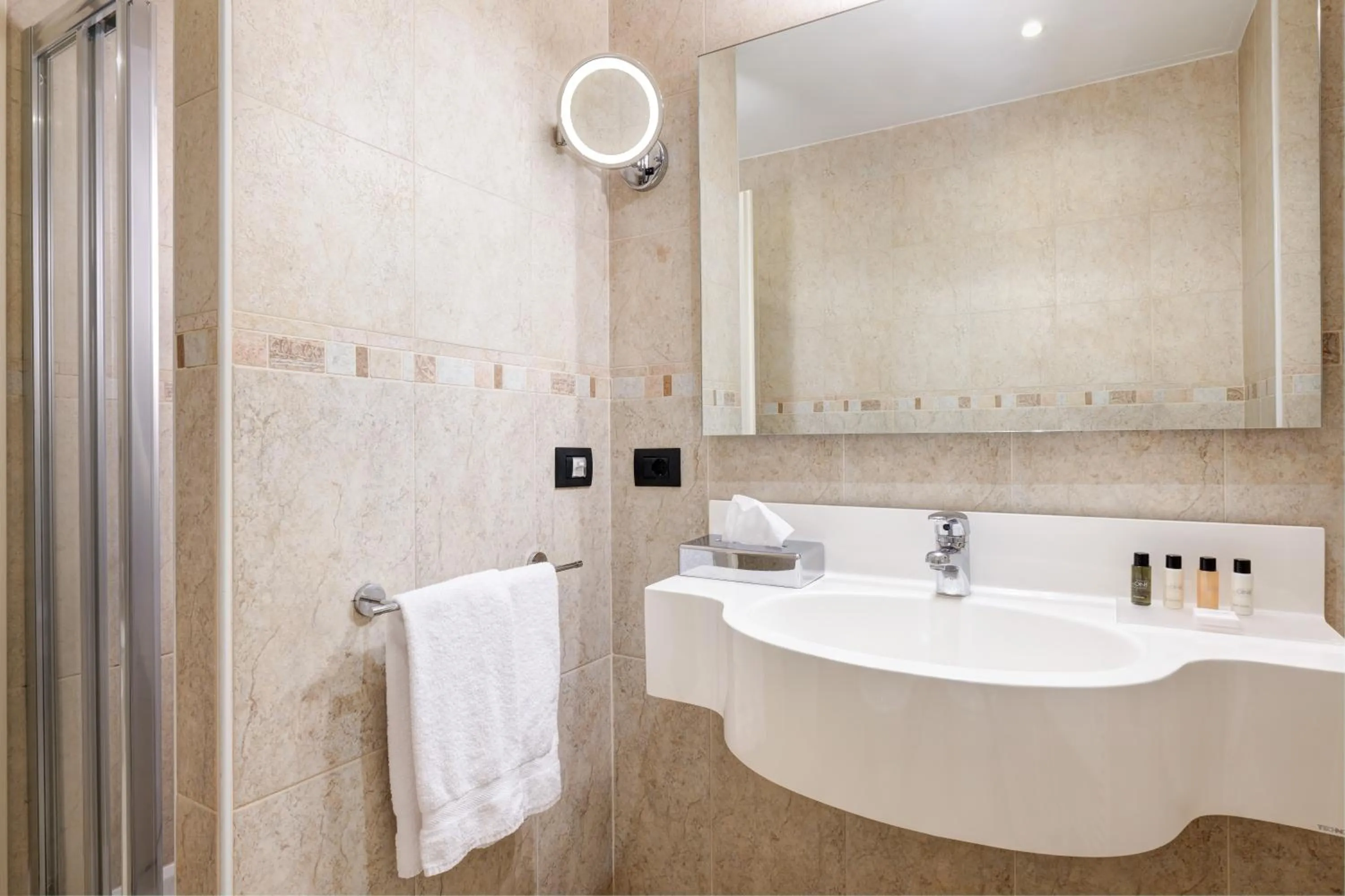 Bathroom in Hotel Indigo Verona - Grand Hotel Des Arts by IHG