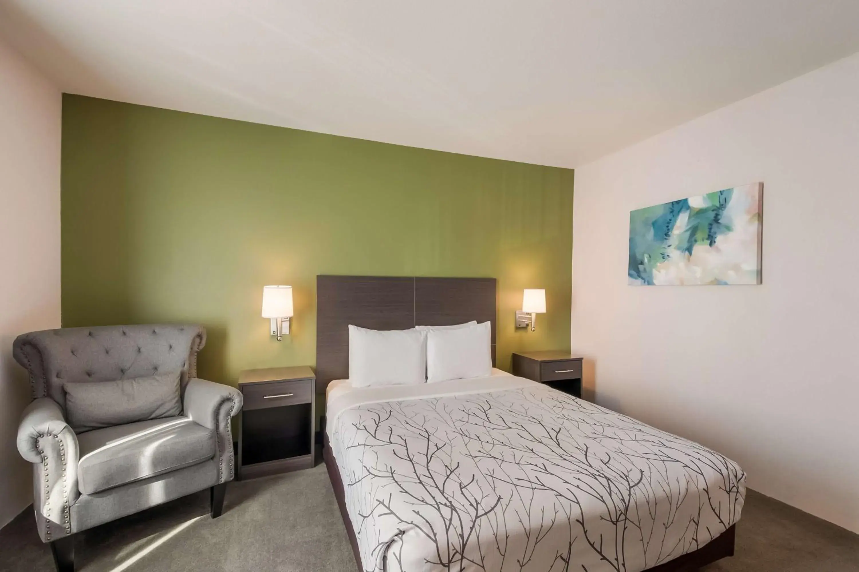 Bedroom, Bed in SureStay Plus Hotel by Best Western SeaTac Airport Bedroom, Bed in SureStay Plus Hotel by Best Western SeaTac Airport