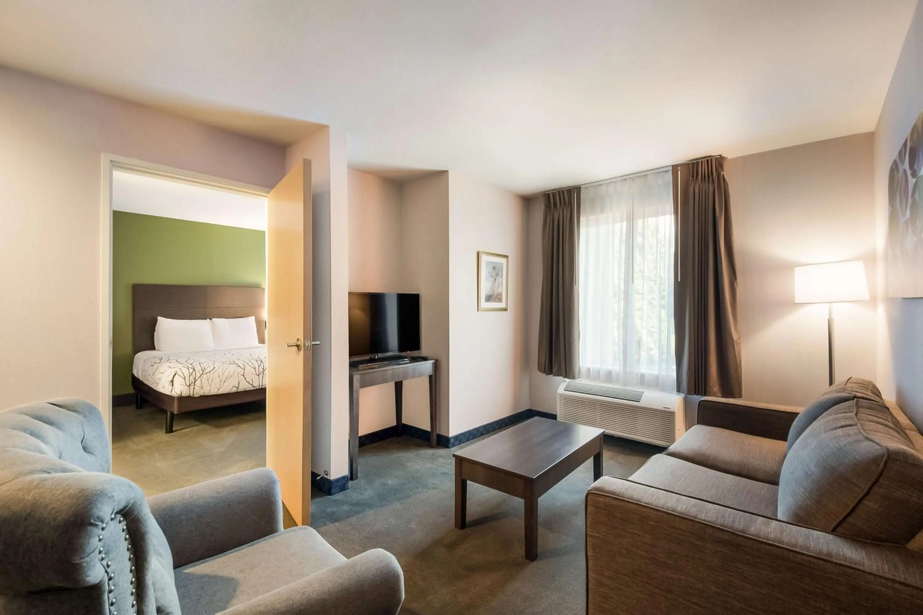 Bedroom, Bed in SureStay Plus Hotel by Best Western SeaTac Airport