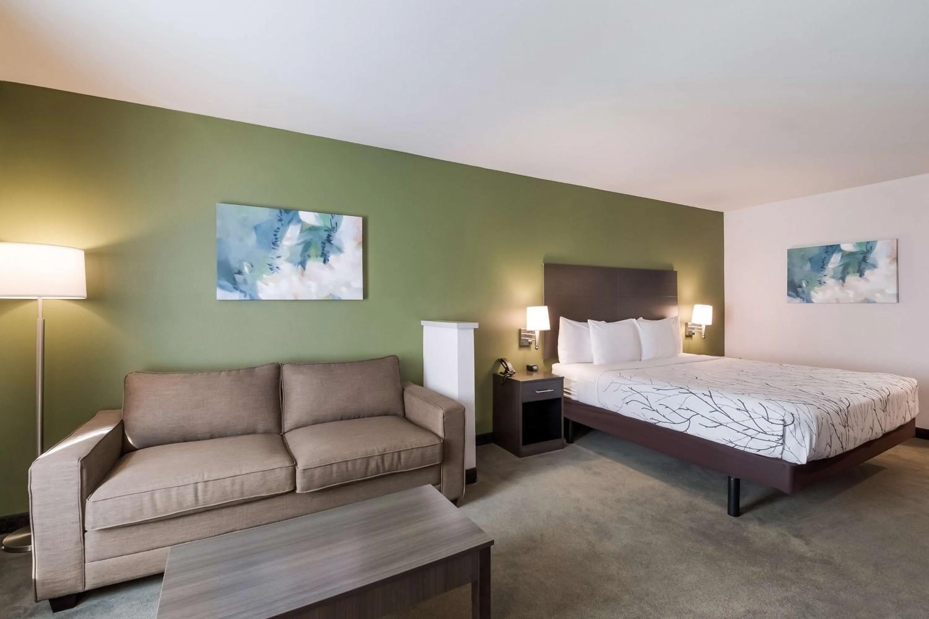 Bedroom, Bed in SureStay Plus Hotel by Best Western SeaTac Airport