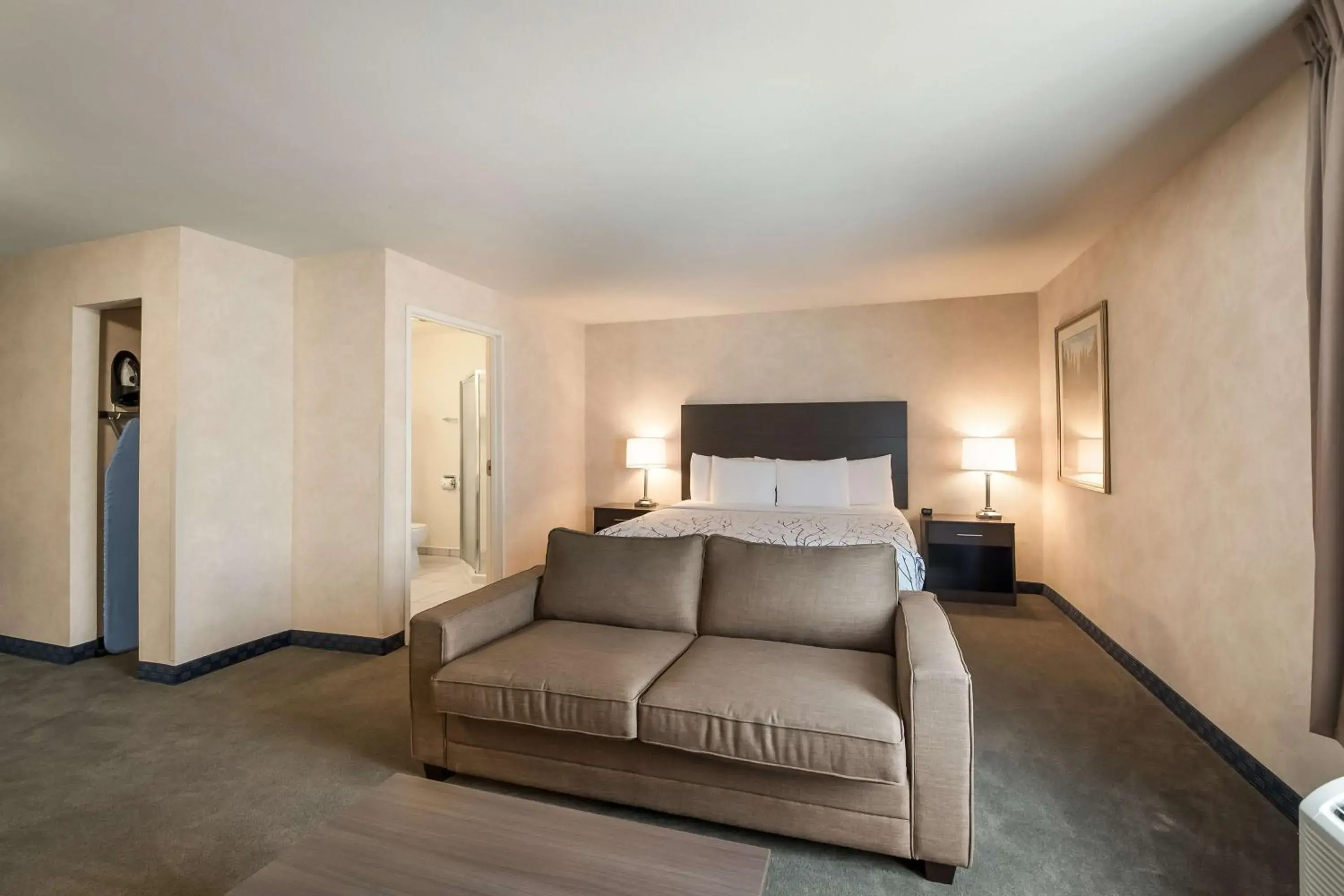 Bedroom, Bed in SureStay Plus Hotel by Best Western SeaTac Airport Bedroom, Bed in SureStay Plus Hotel by Best Western SeaTac Airport