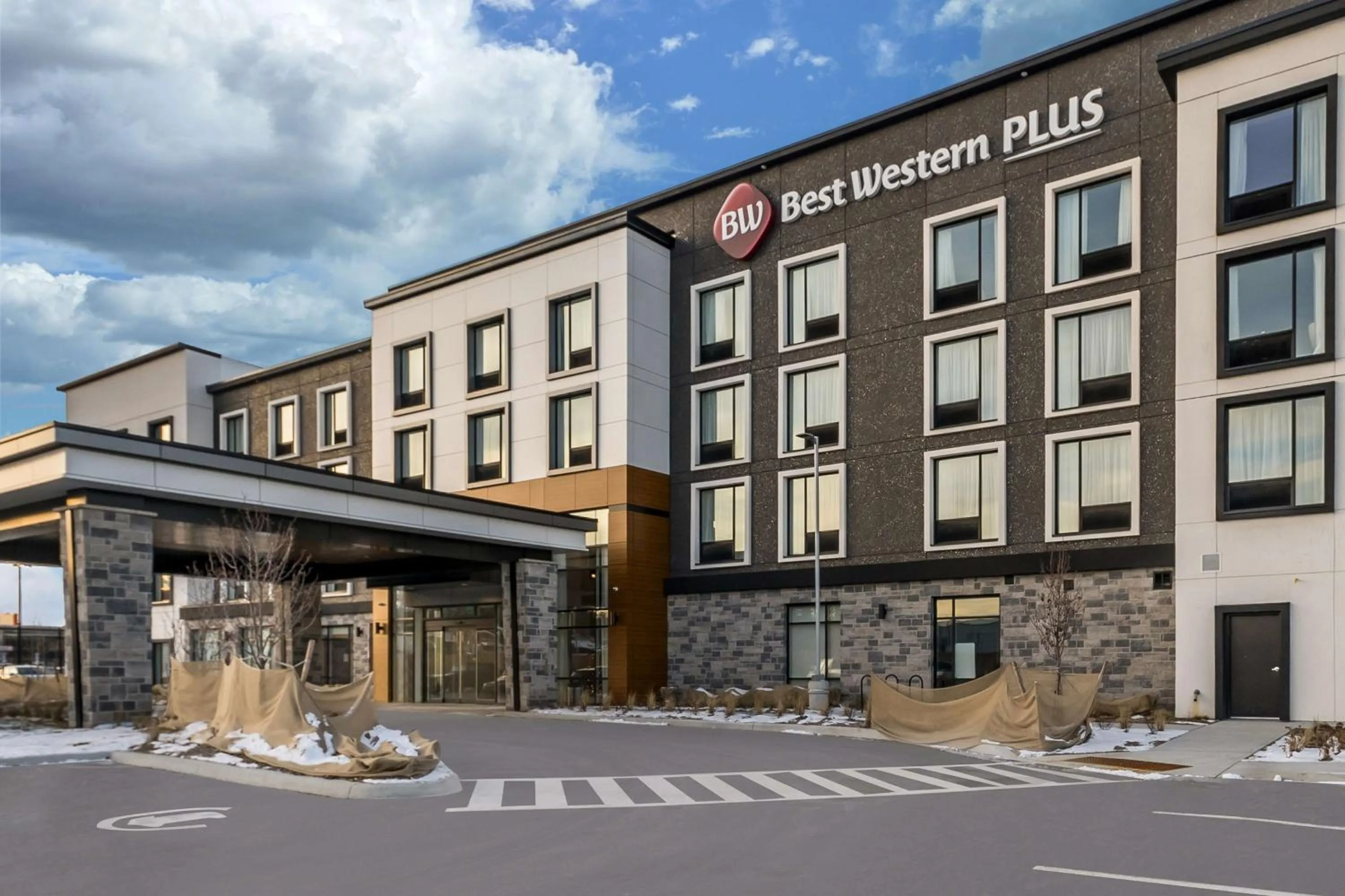 Property building in Best Western Plus Parry Sound