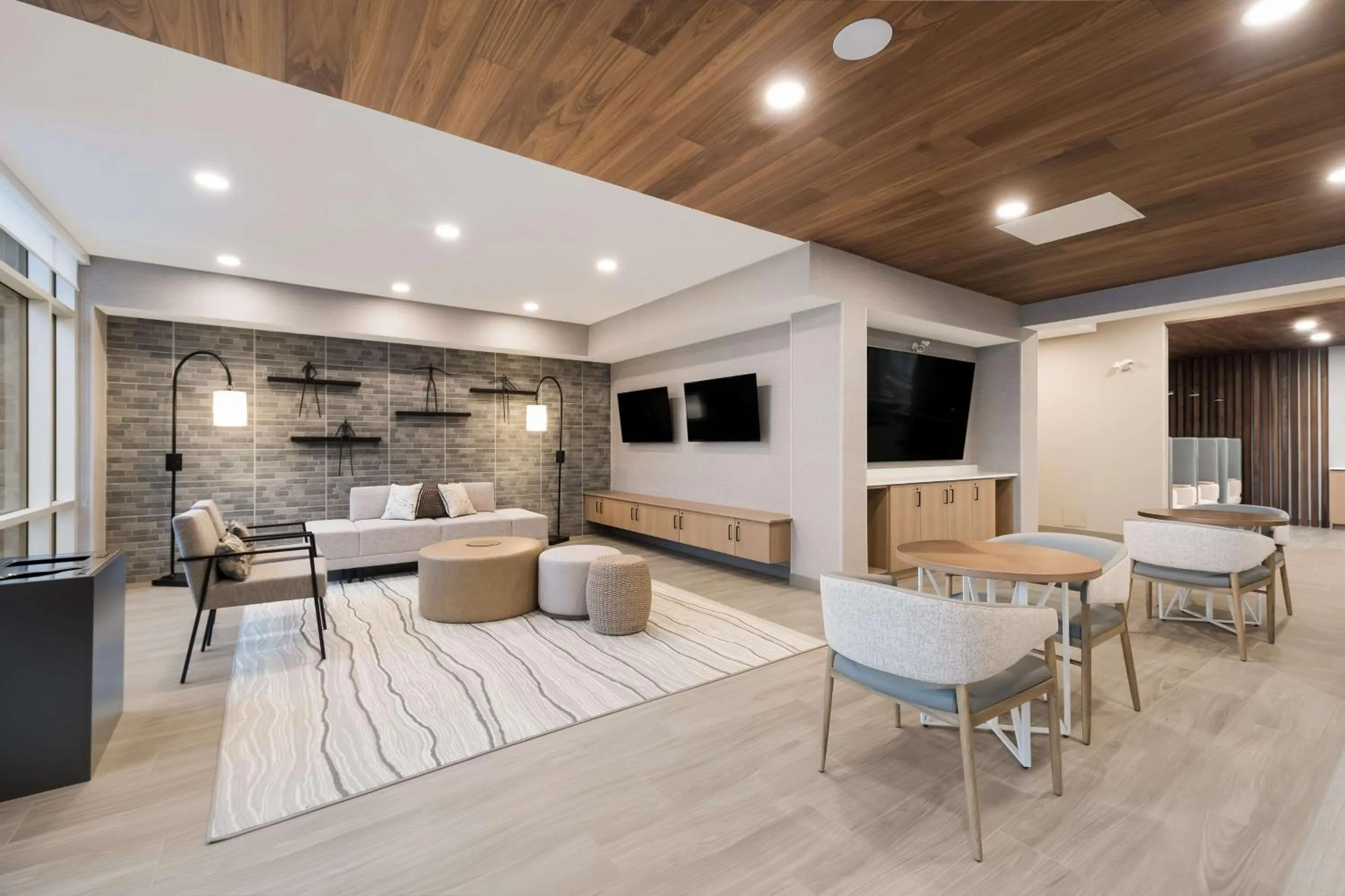 TV and multimedia in Best Western Plus Parry Sound