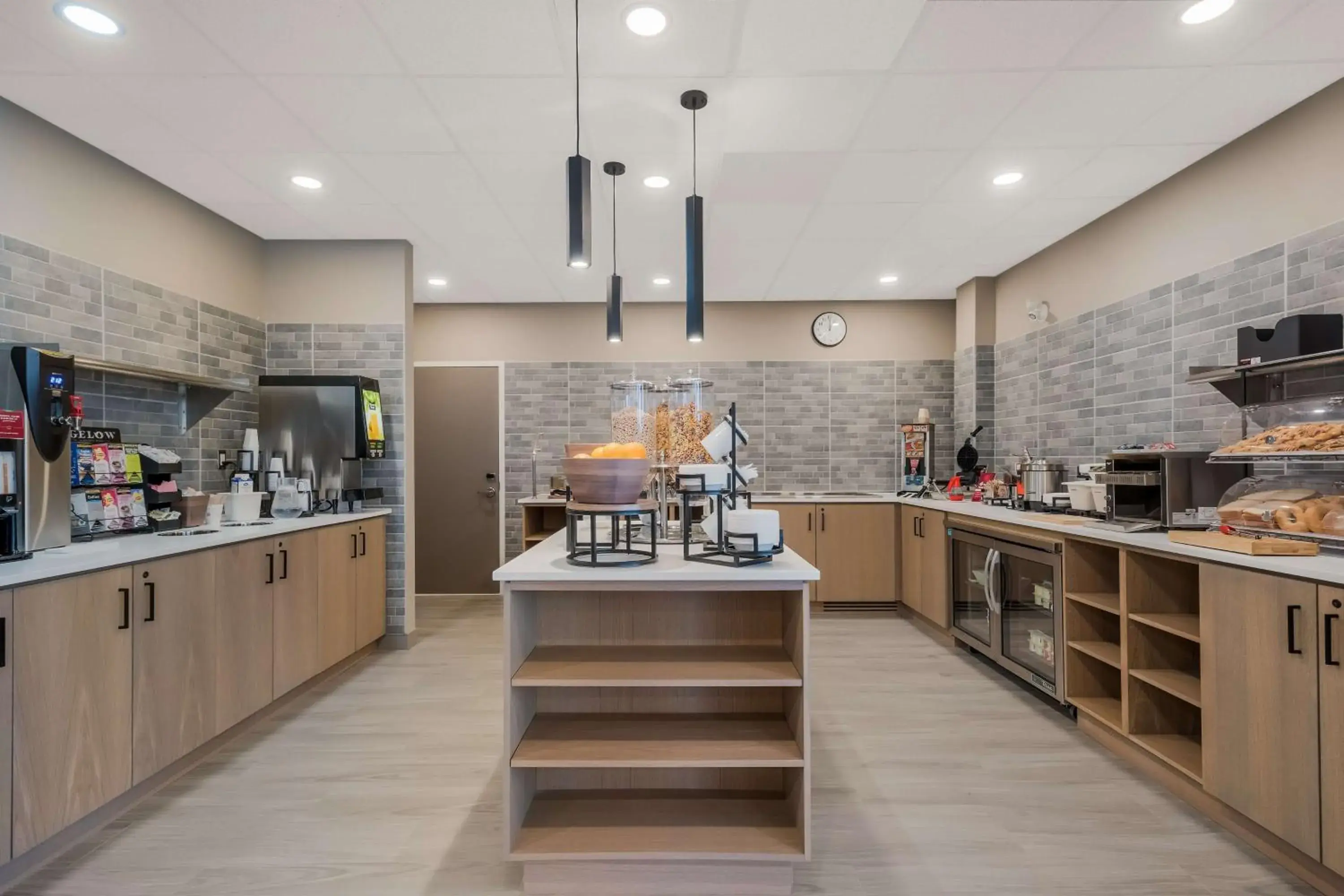 Breakfast in Best Western Plus Parry Sound Breakfast in Best Western Plus Parry Sound