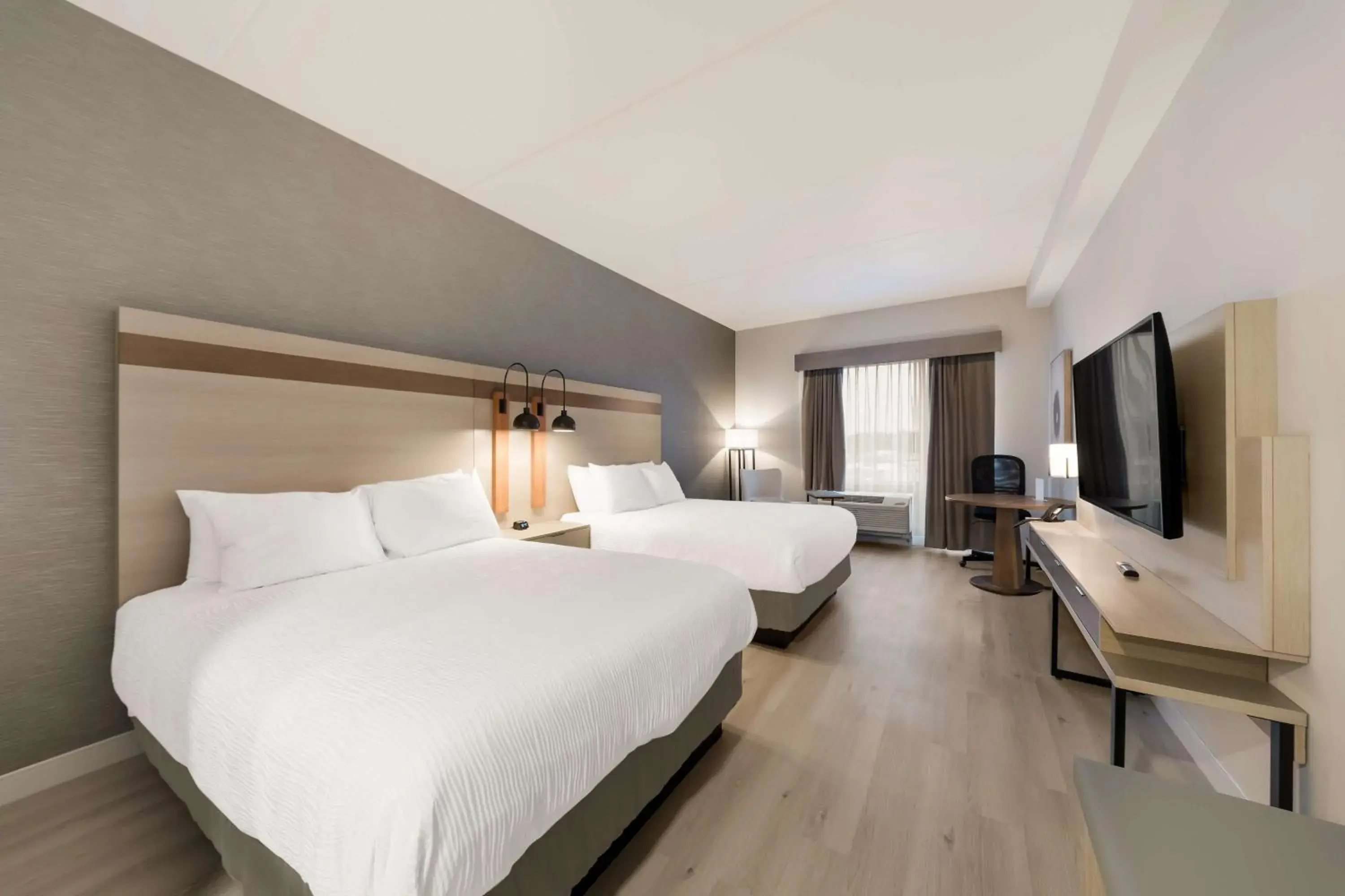 Queen Room with Two Queen Beds in Best Western Plus Parry Sound Queen Room with Two Queen Beds in Best Western Plus Parry Sound