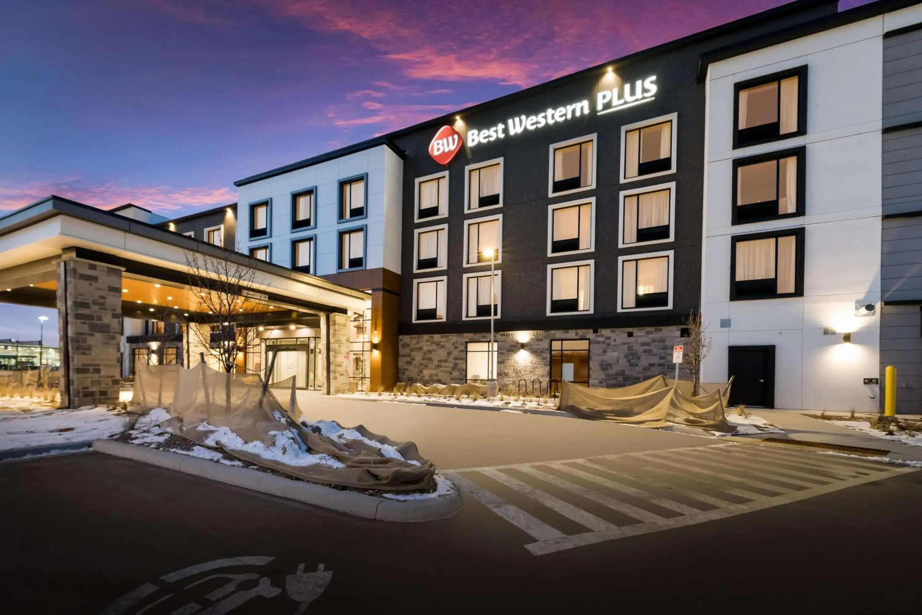 Property building in Best Western Plus Parry Sound Property building in Best Western Plus Parry Sound