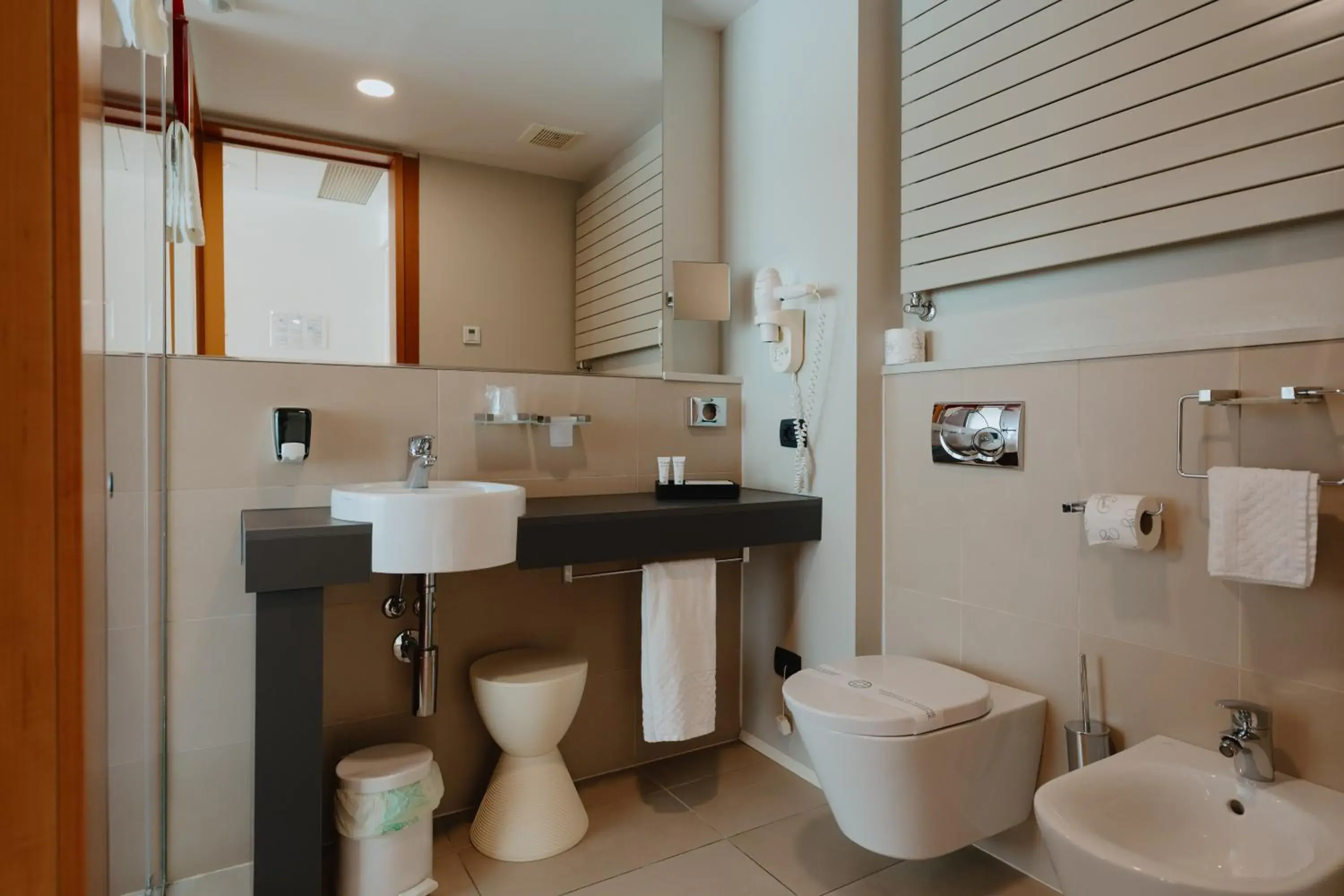 NEW IPOINT HOTEL NEW IPOINT HOTEL