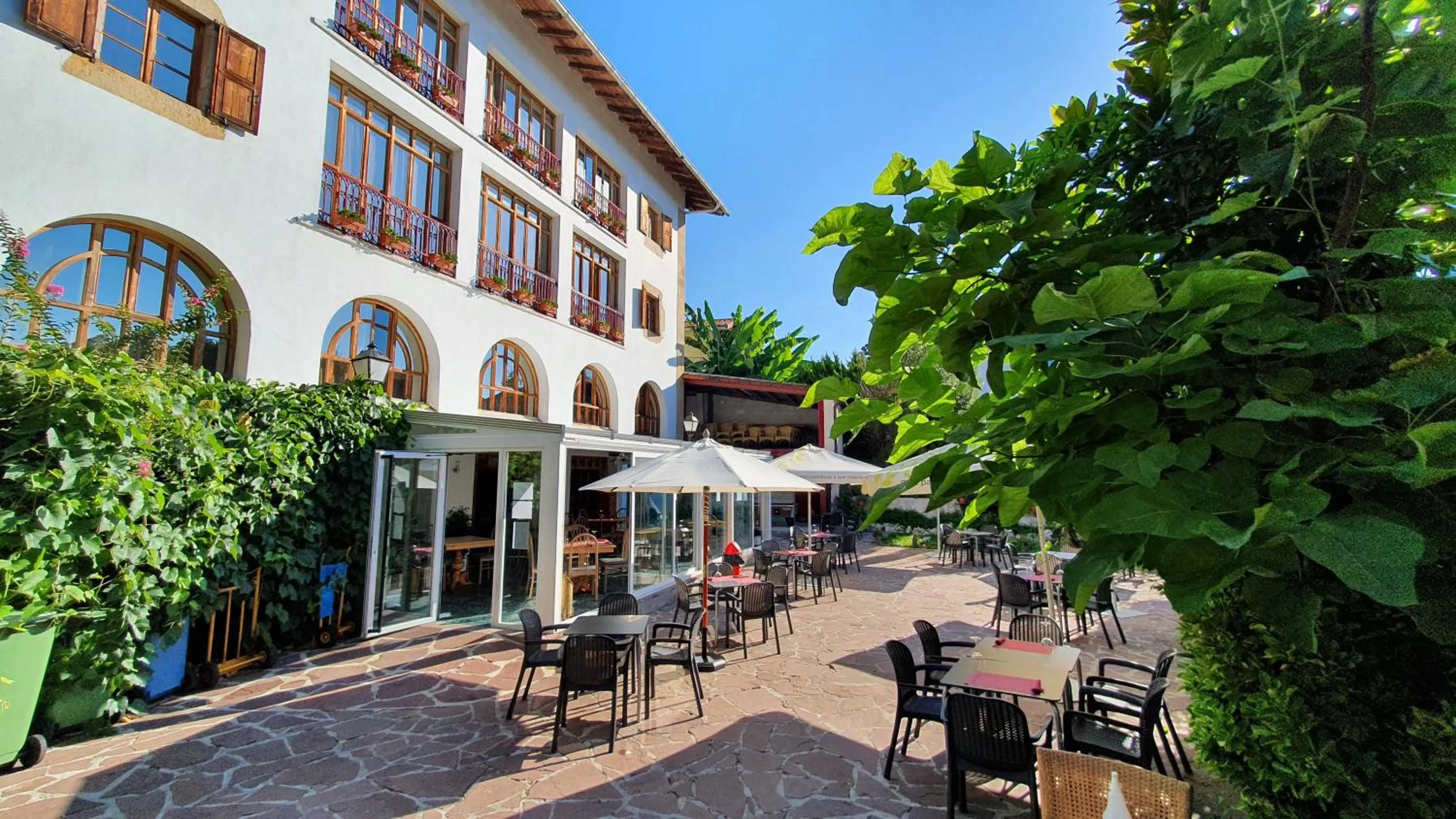 Property building in Hostal Ansonea