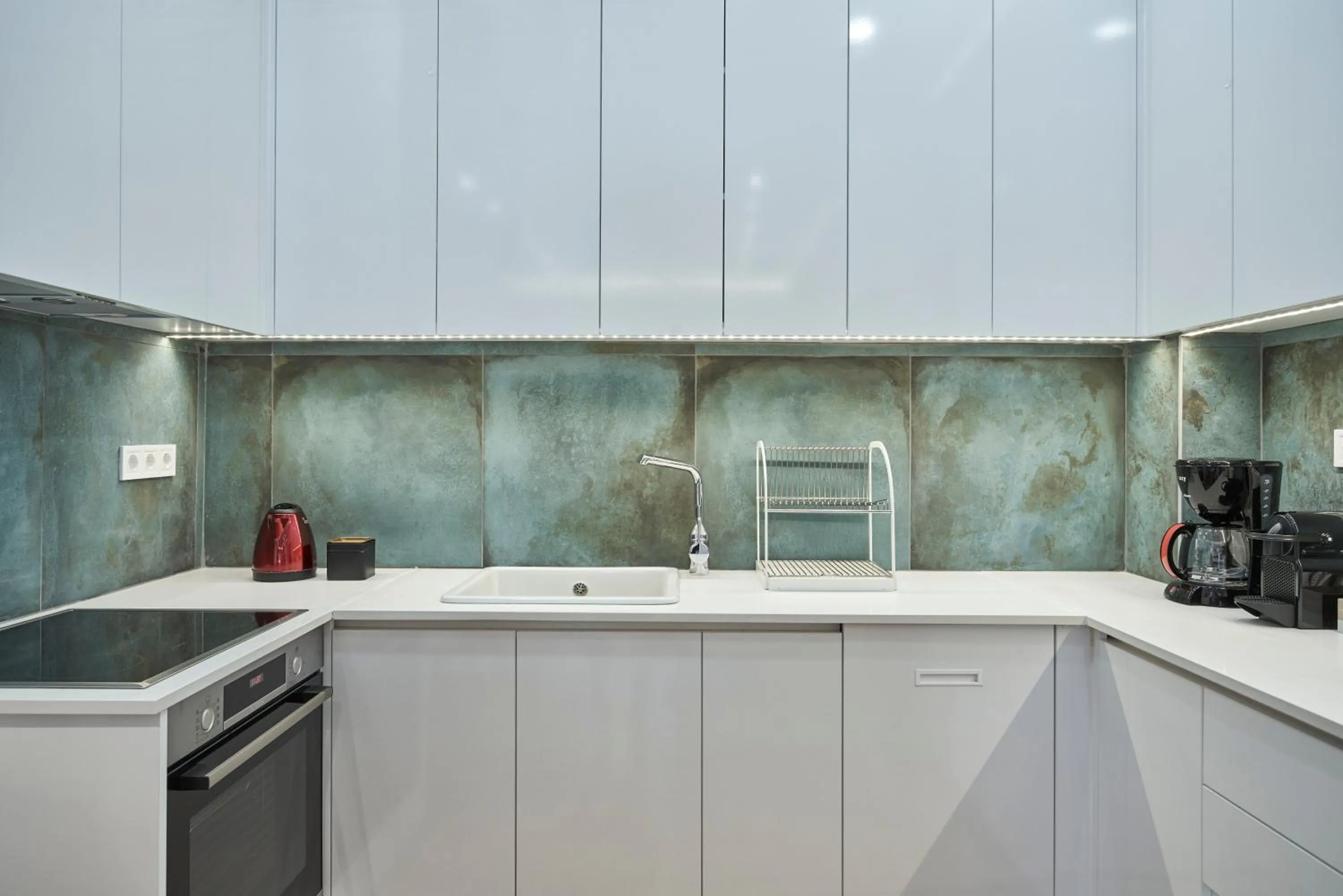 Kitchen or kitchenette in Elite Living 2bd Apt next to Hilton-Ilisia Park
