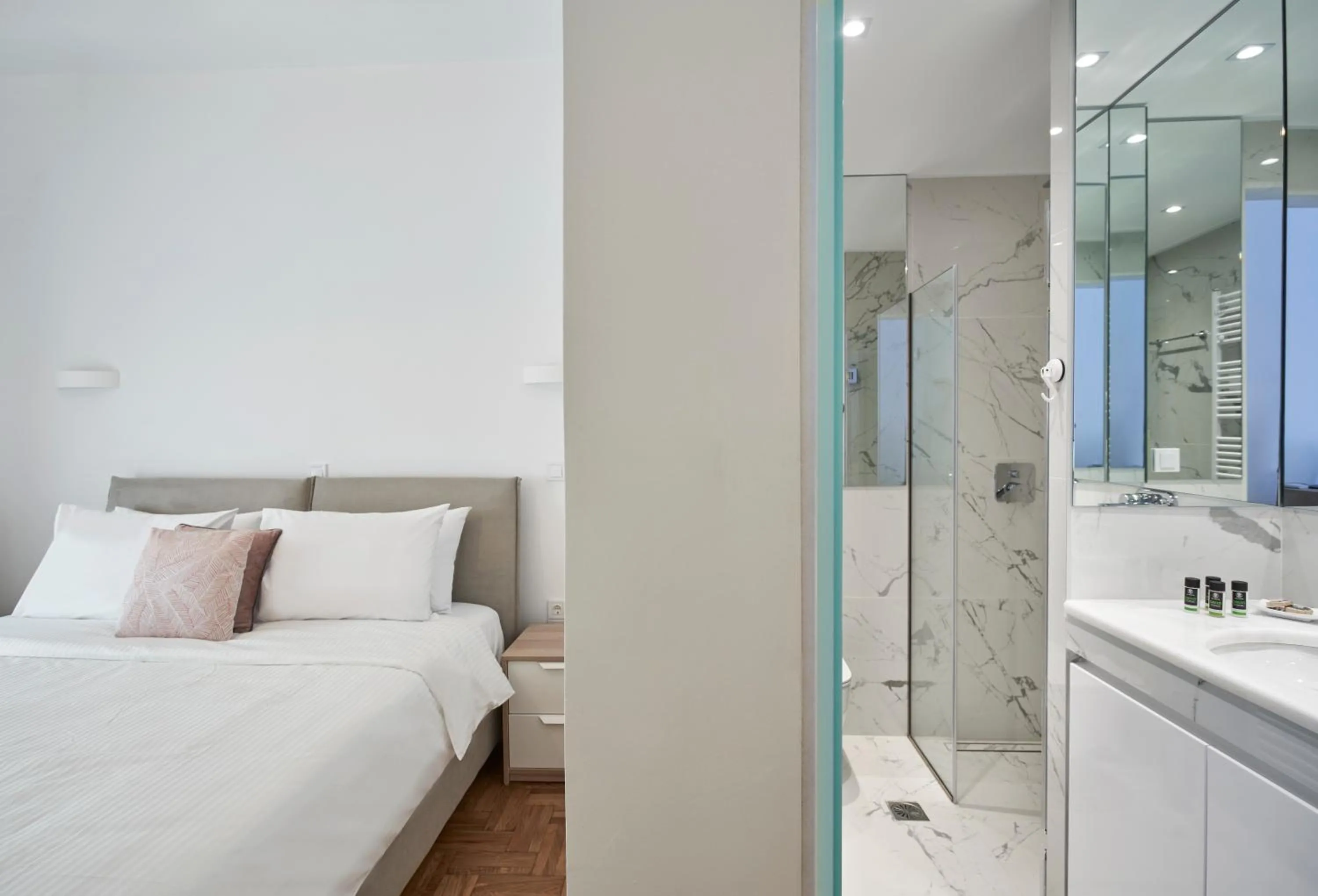 Bedroom, Bed in Elite Living 2bd Apt next to Hilton-Ilisia Park