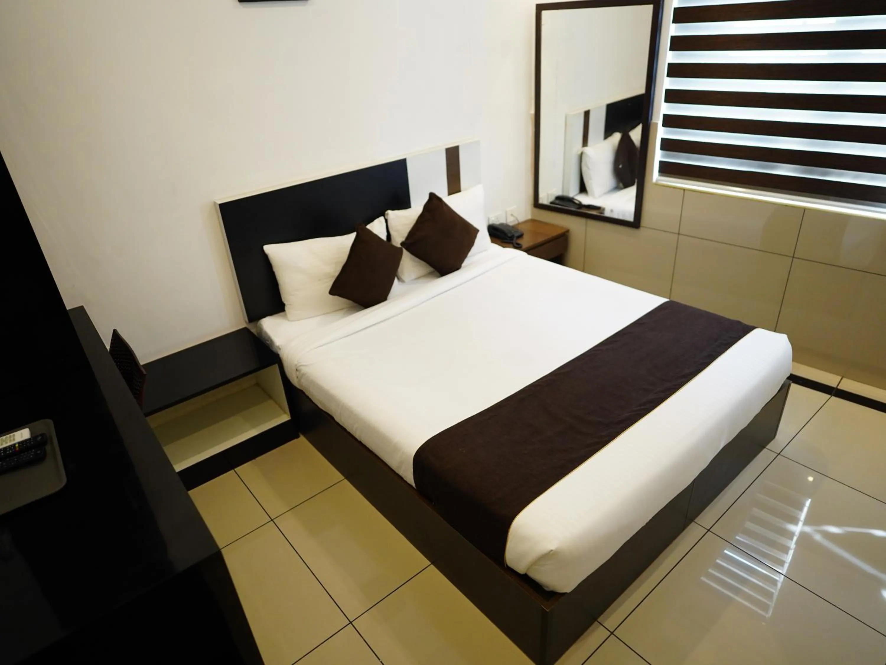 Bedroom, Bed in ABUDHABI RESIDENCY