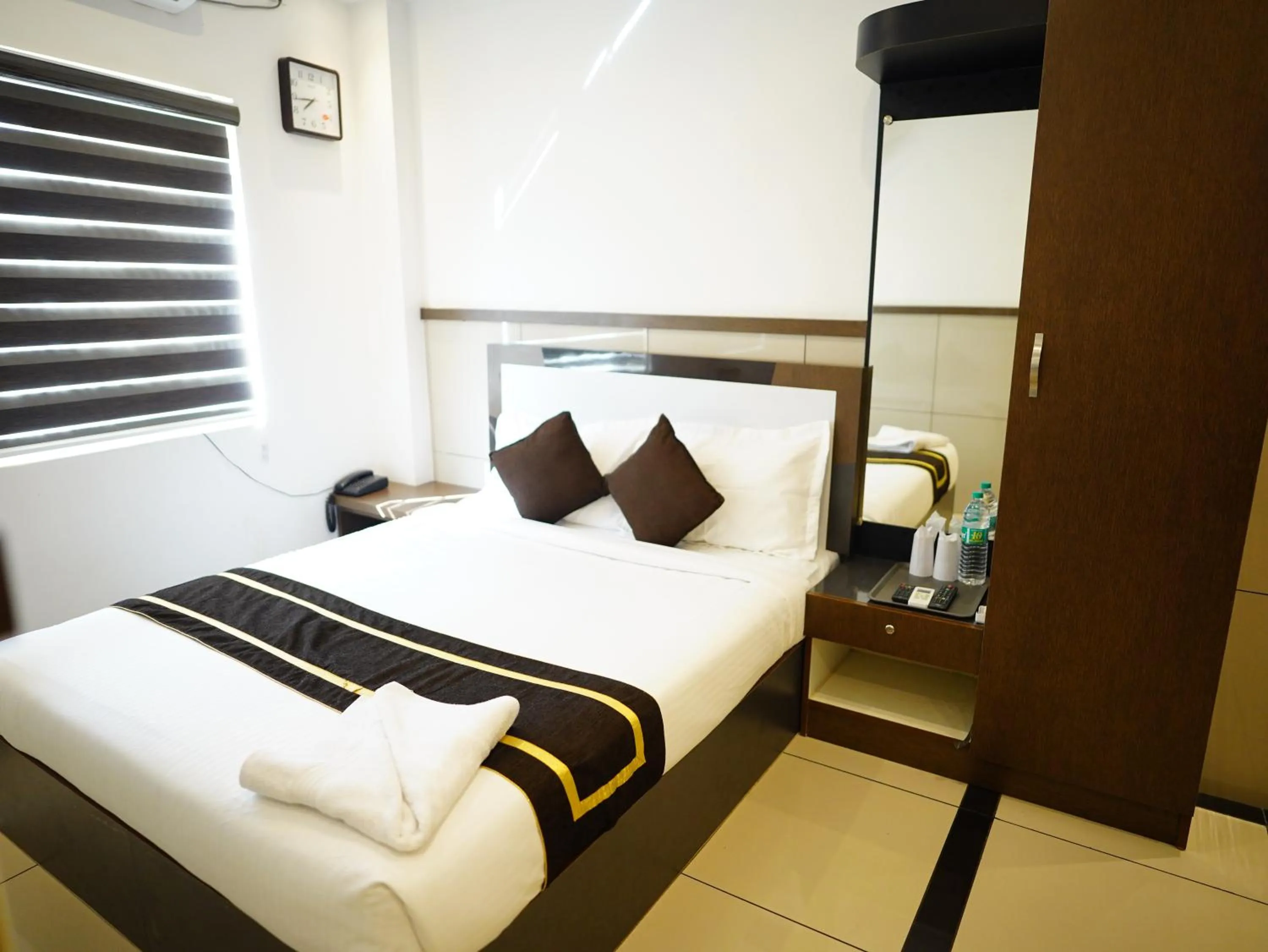 Bedroom, Bed in ABUDHABI RESIDENCY
