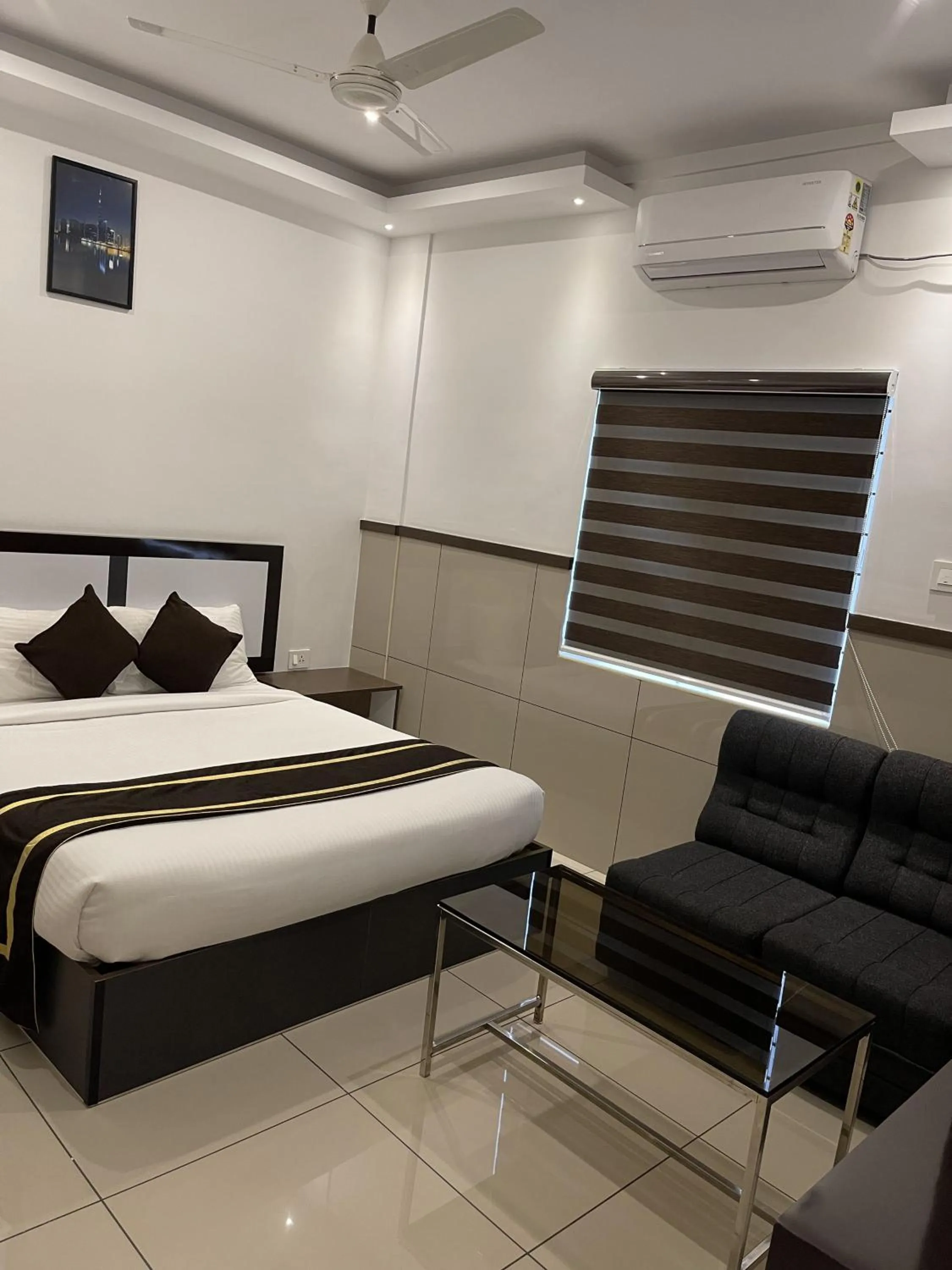 Bedroom, Bed in ABUDHABI RESIDENCY