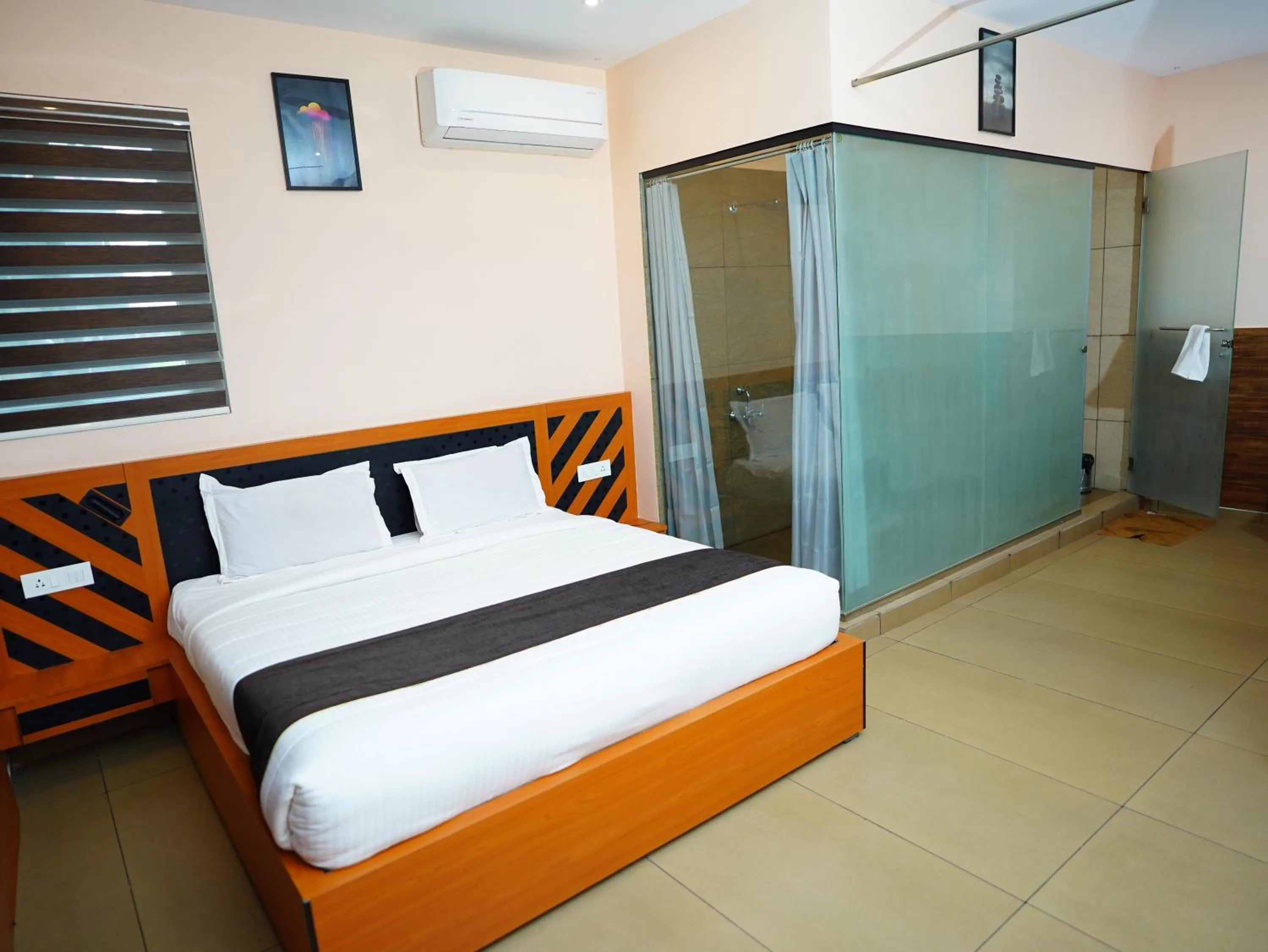 Bathroom, Bed in ABUDHABI RESIDENCY