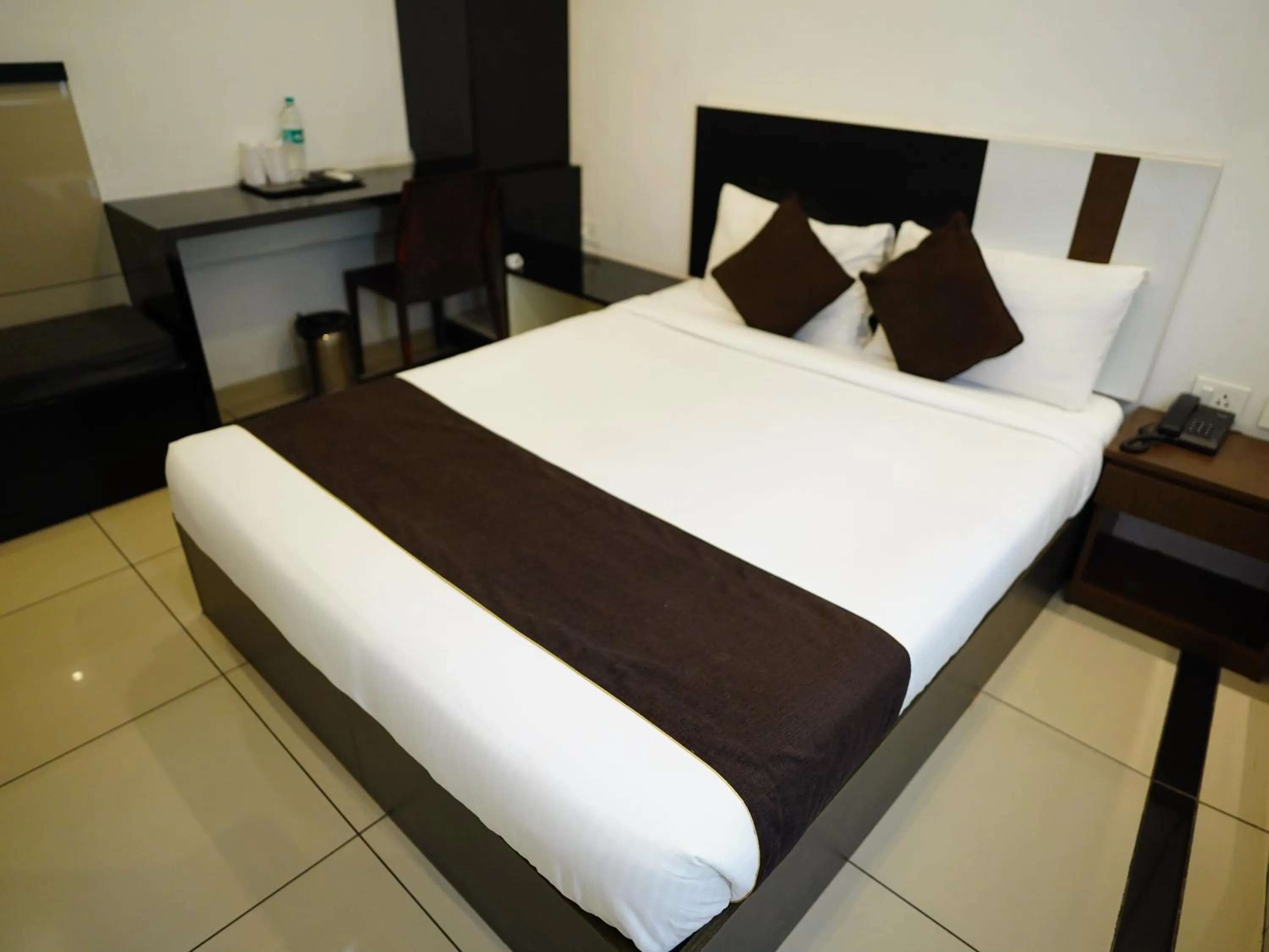 Bedroom, Bed in ABUDHABI RESIDENCY