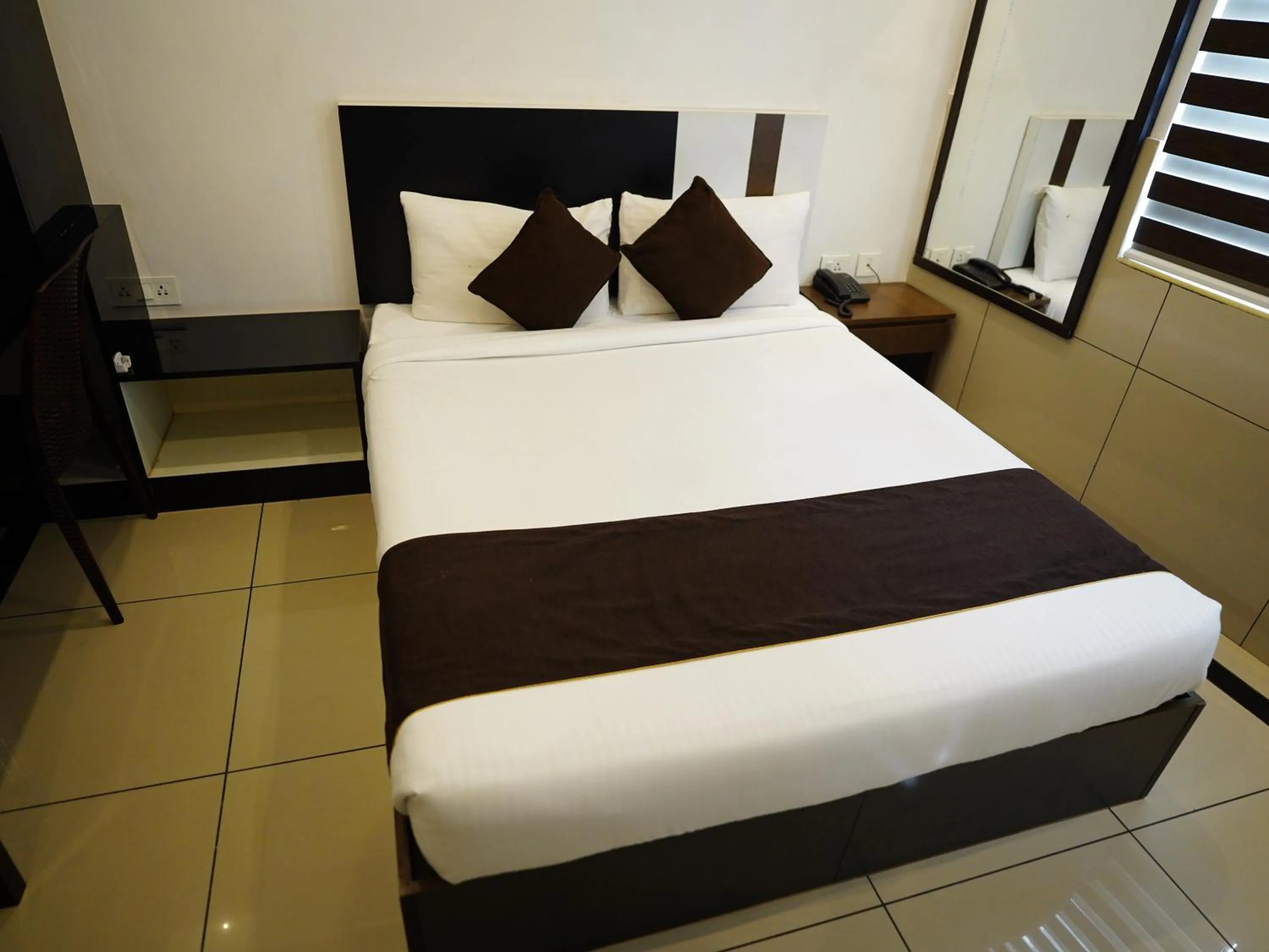 Bedroom, Bed in ABUDHABI RESIDENCY