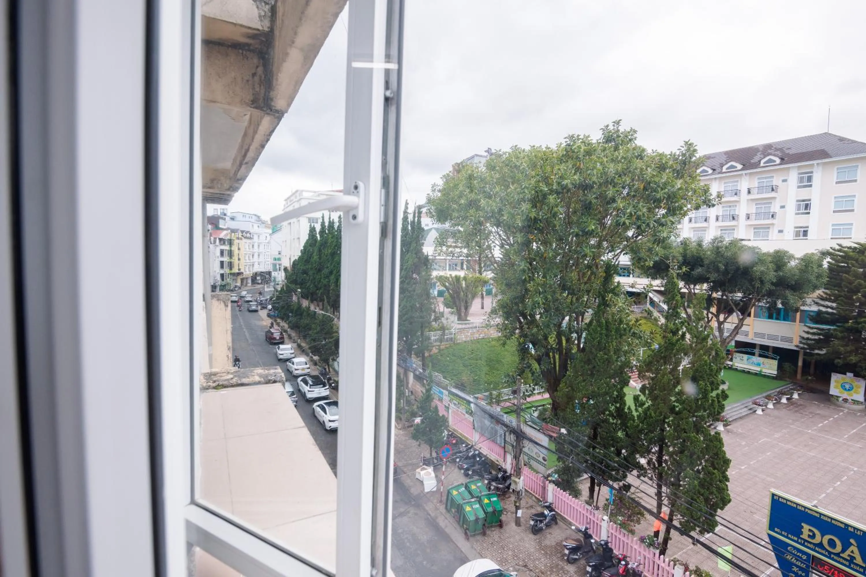 City view in ANH ĐÀO HOTEL