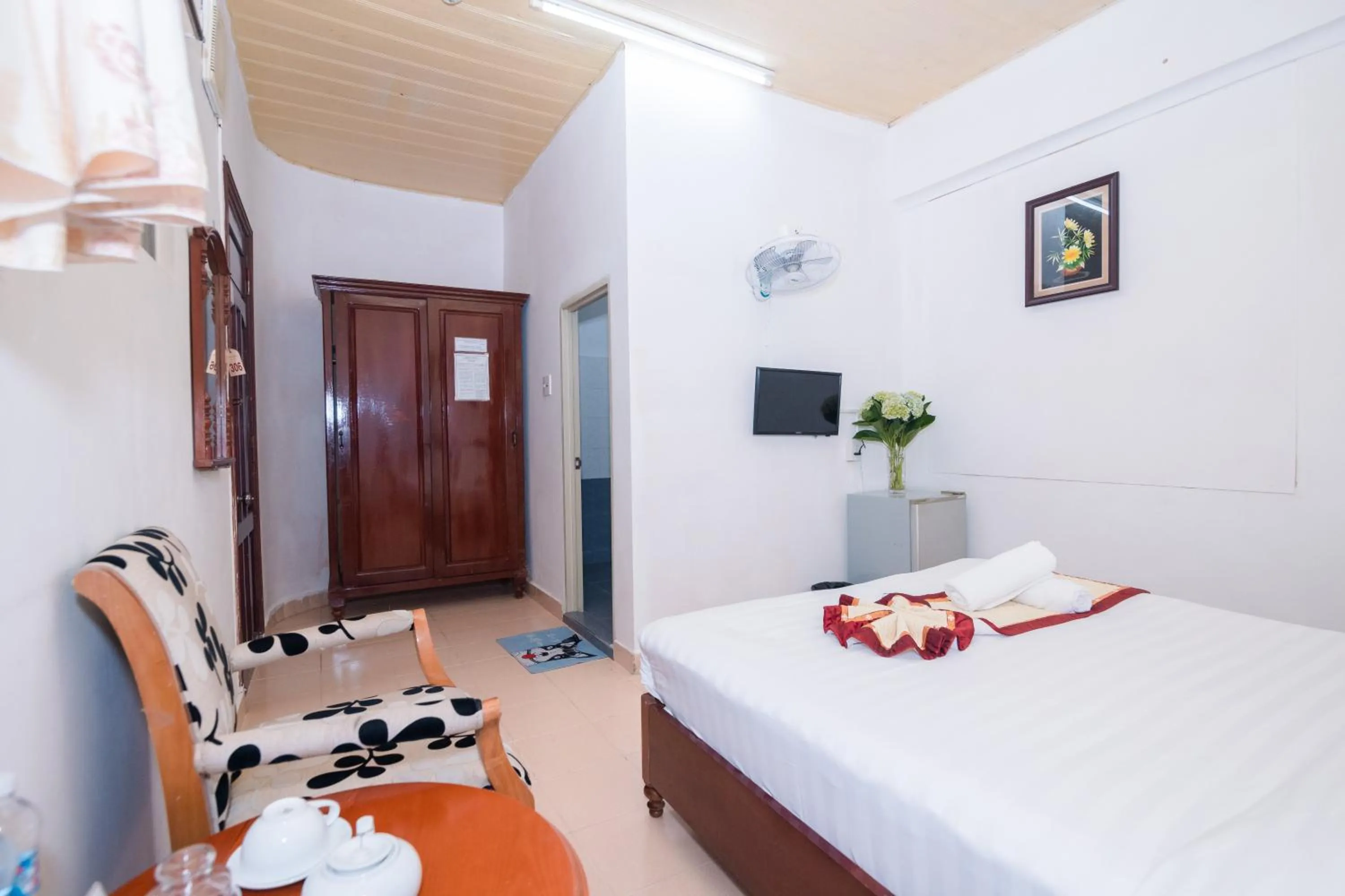 Photo of the whole room, Bed in ANH ĐÀO HOTEL