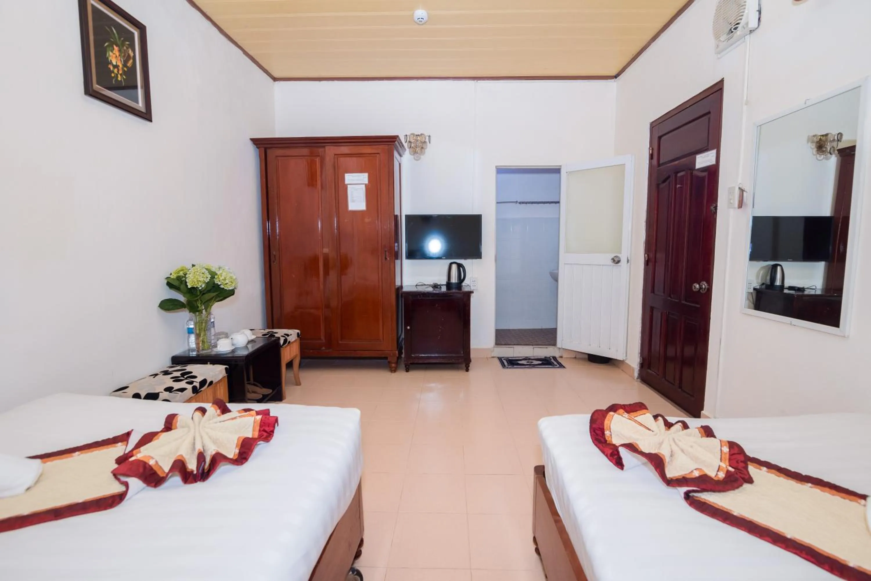 Photo of the whole room, Bed in ANH ĐÀO HOTEL