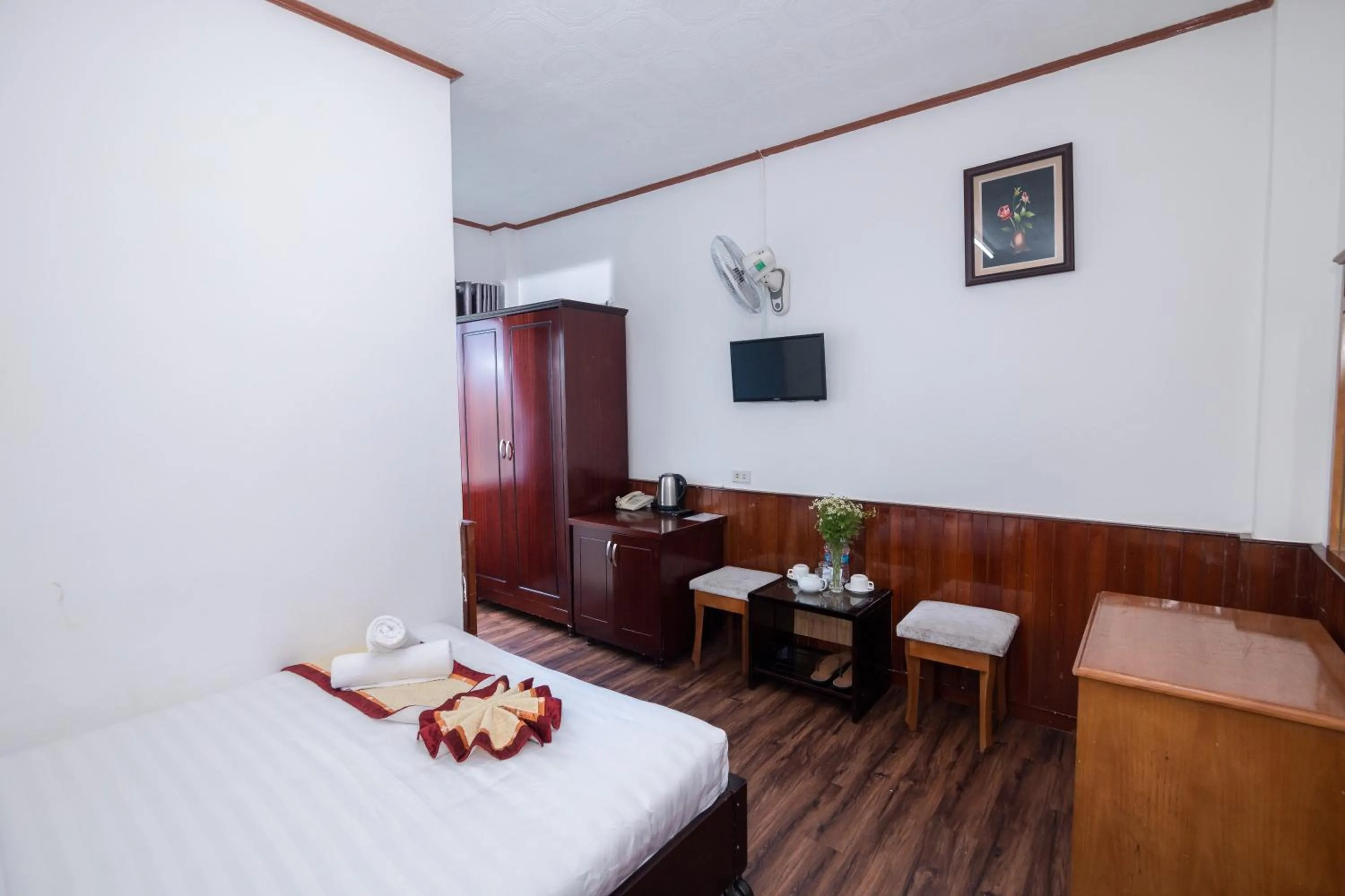 Bedroom, Bed in ANH ĐÀO HOTEL