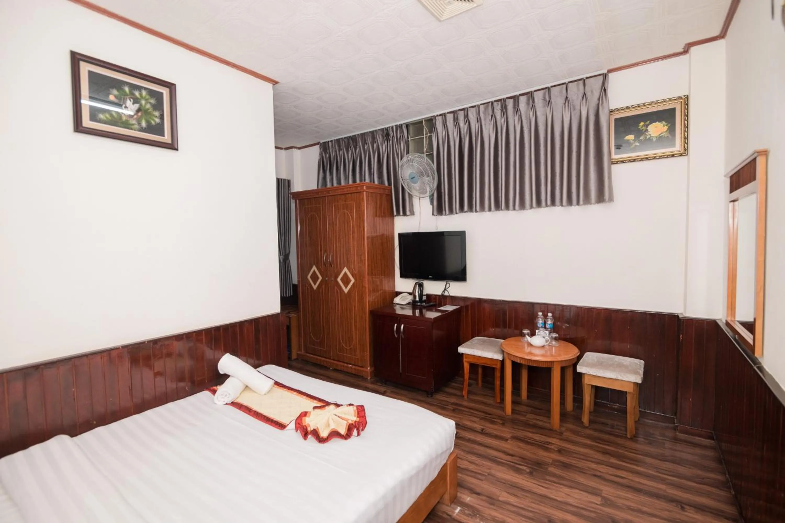 Photo of the whole room, Bed in ANH ĐÀO HOTEL