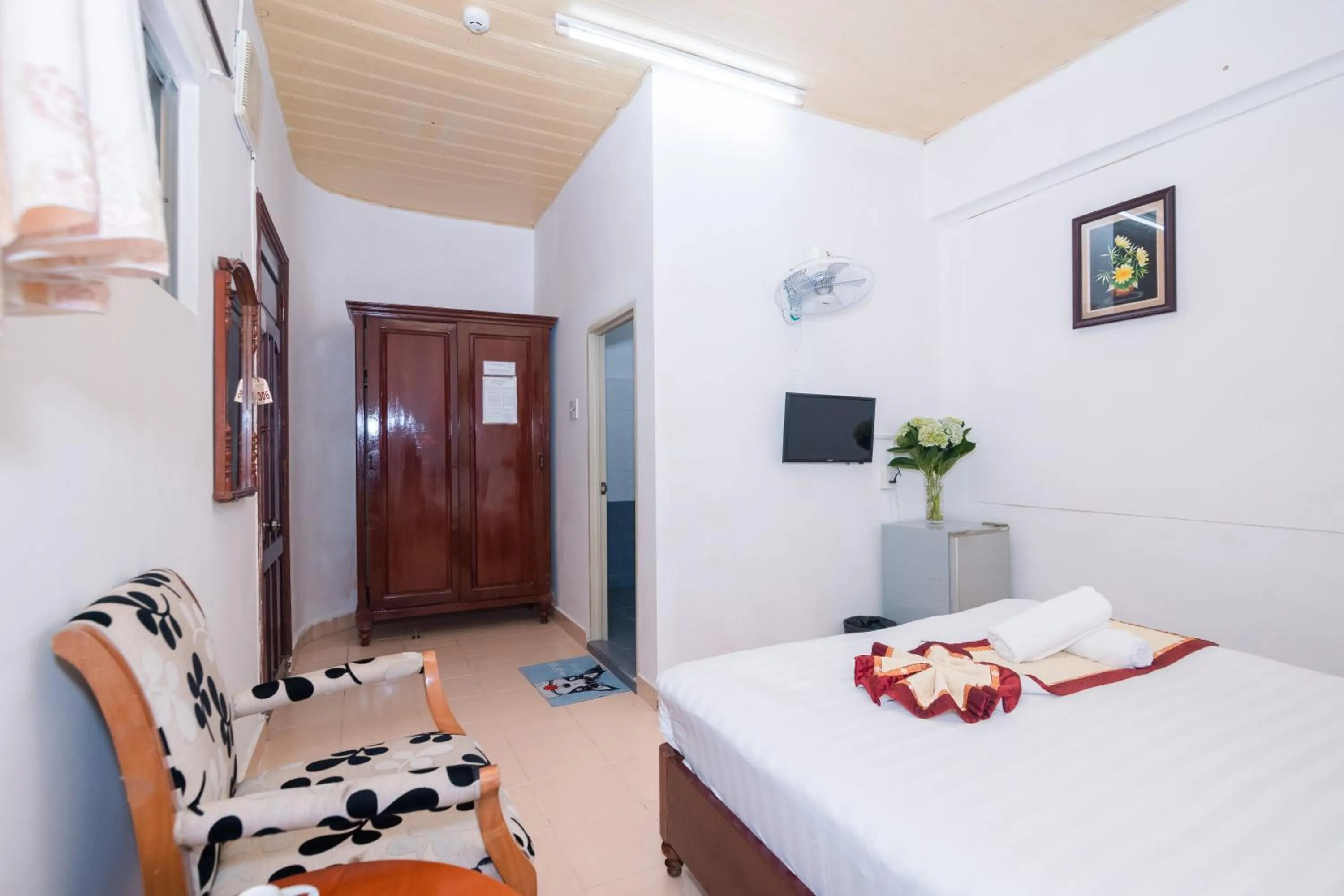 Photo of the whole room, Bed in ANH ĐÀO HOTEL