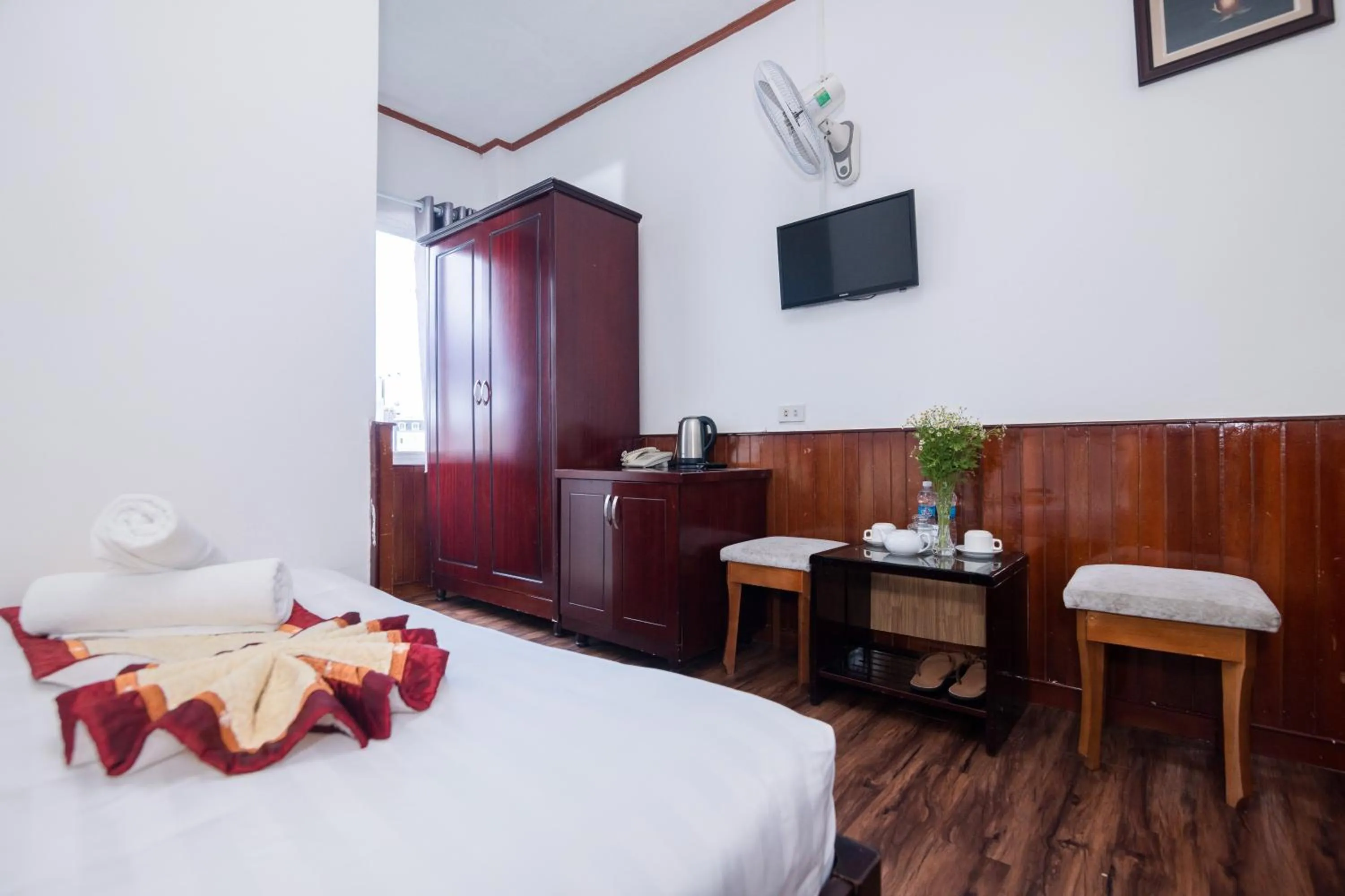 Bedroom, Bed in ANH ĐÀO HOTEL